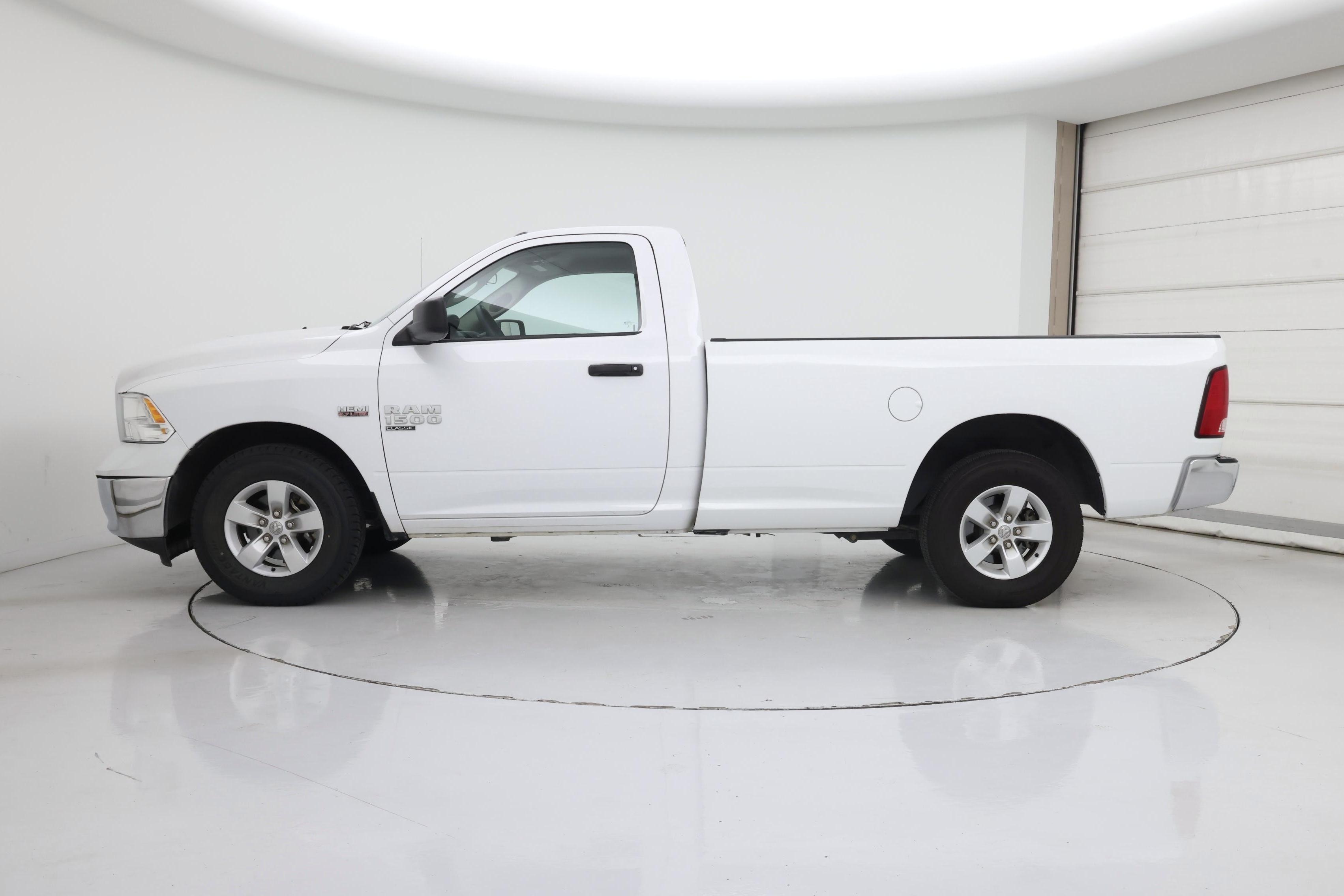 Thumbnail: 2021 RAM 1500 Classic - 3