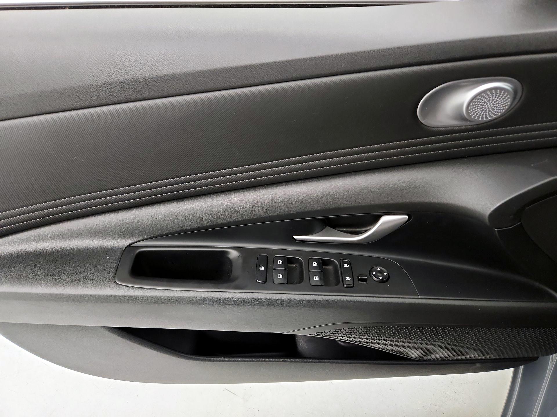 Thumbnail: 2022 Hyundai Elantra - 12