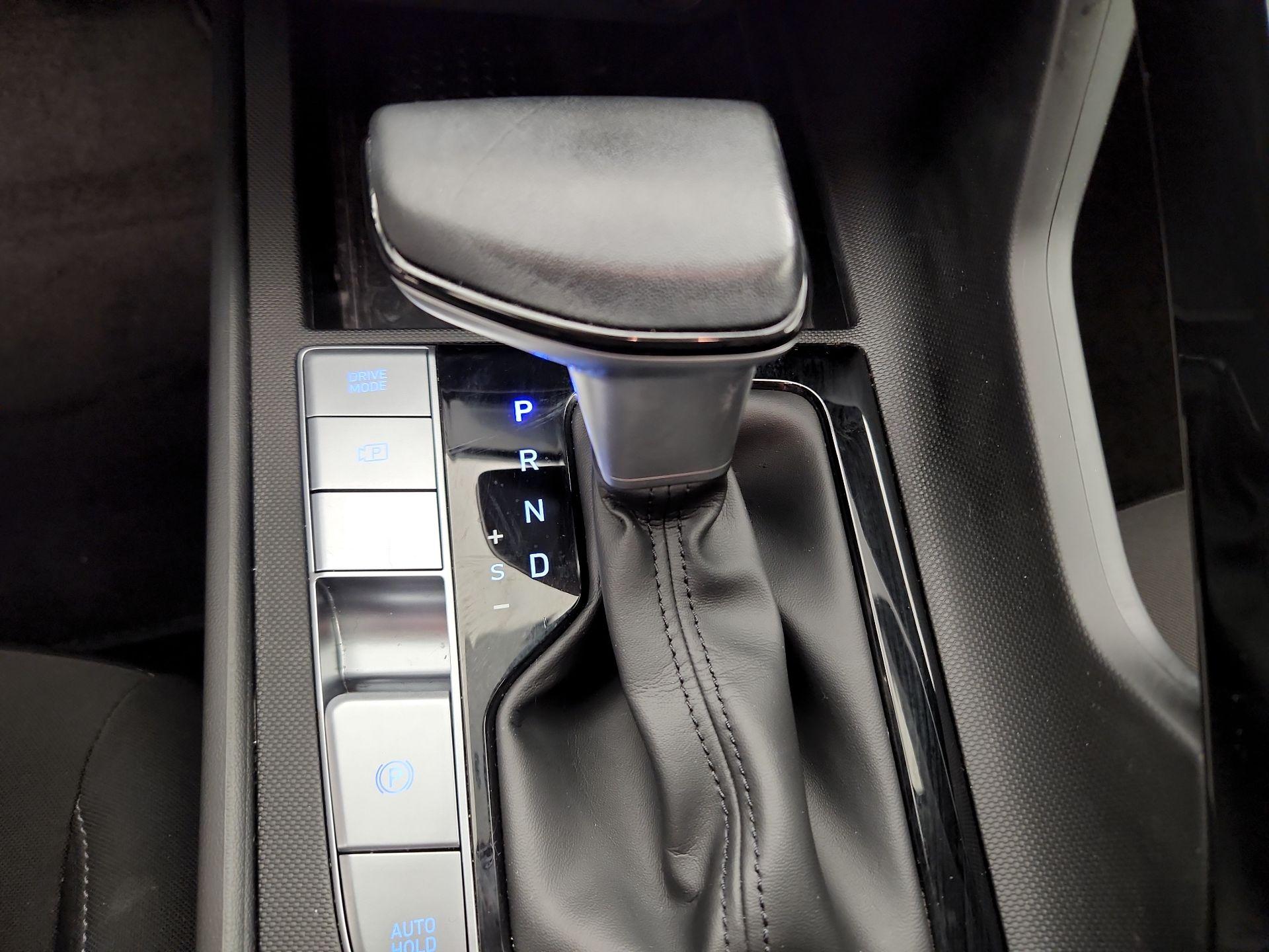 Thumbnail: 2022 Hyundai Elantra - 17