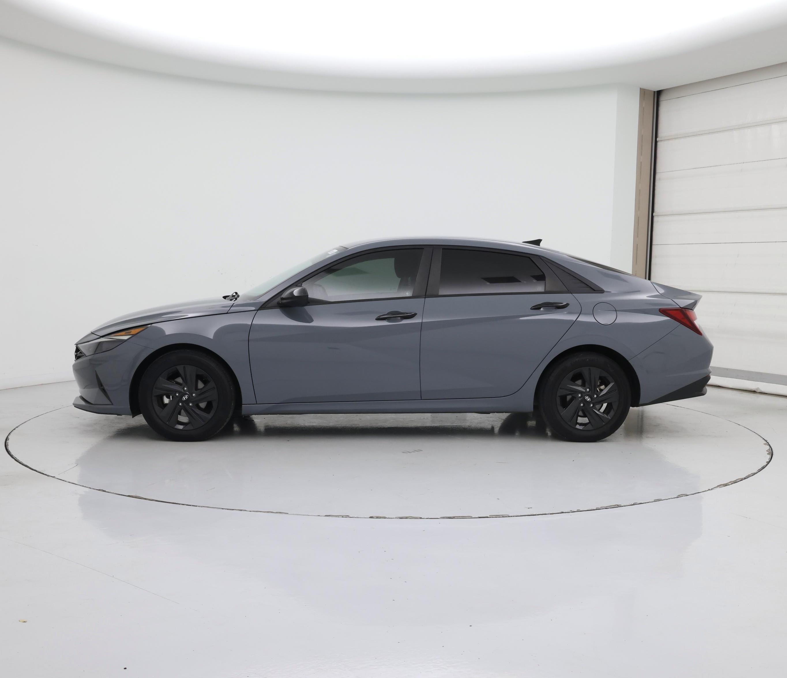 Thumbnail: 2022 Hyundai Elantra - 3