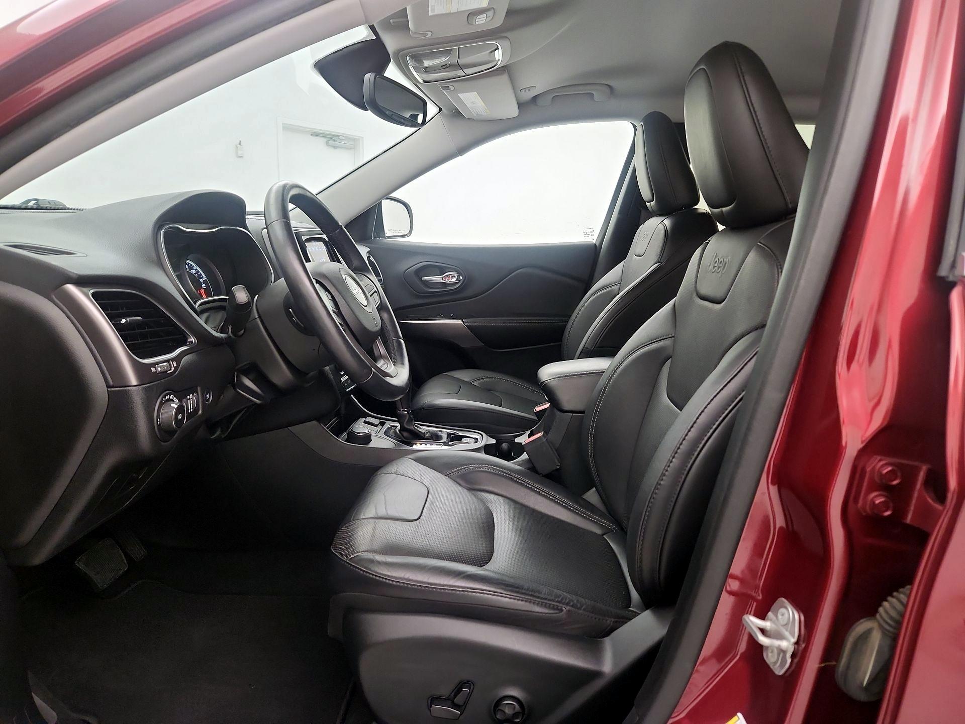 Thumbnail: 2020 Jeep Cherokee - 11