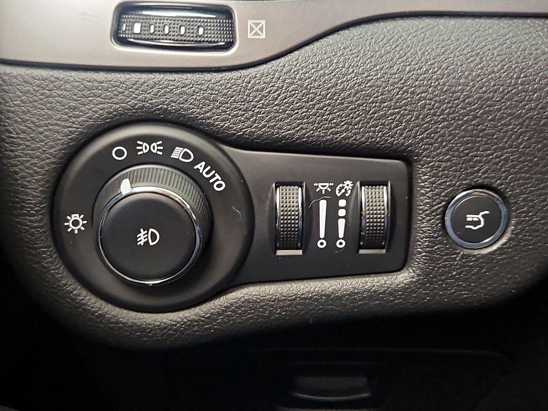 Thumbnail: 2020 Jeep Cherokee - 13