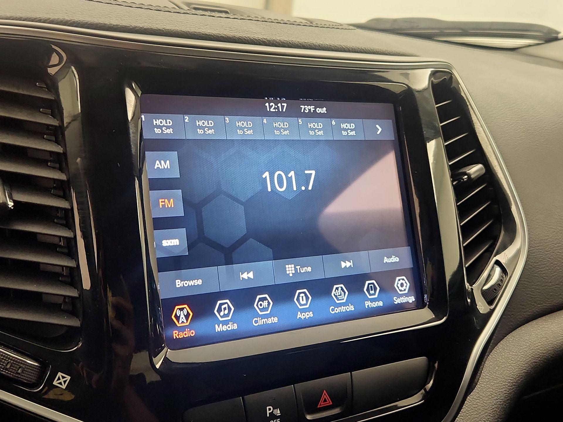 Thumbnail: 2020 Jeep Cherokee - 15