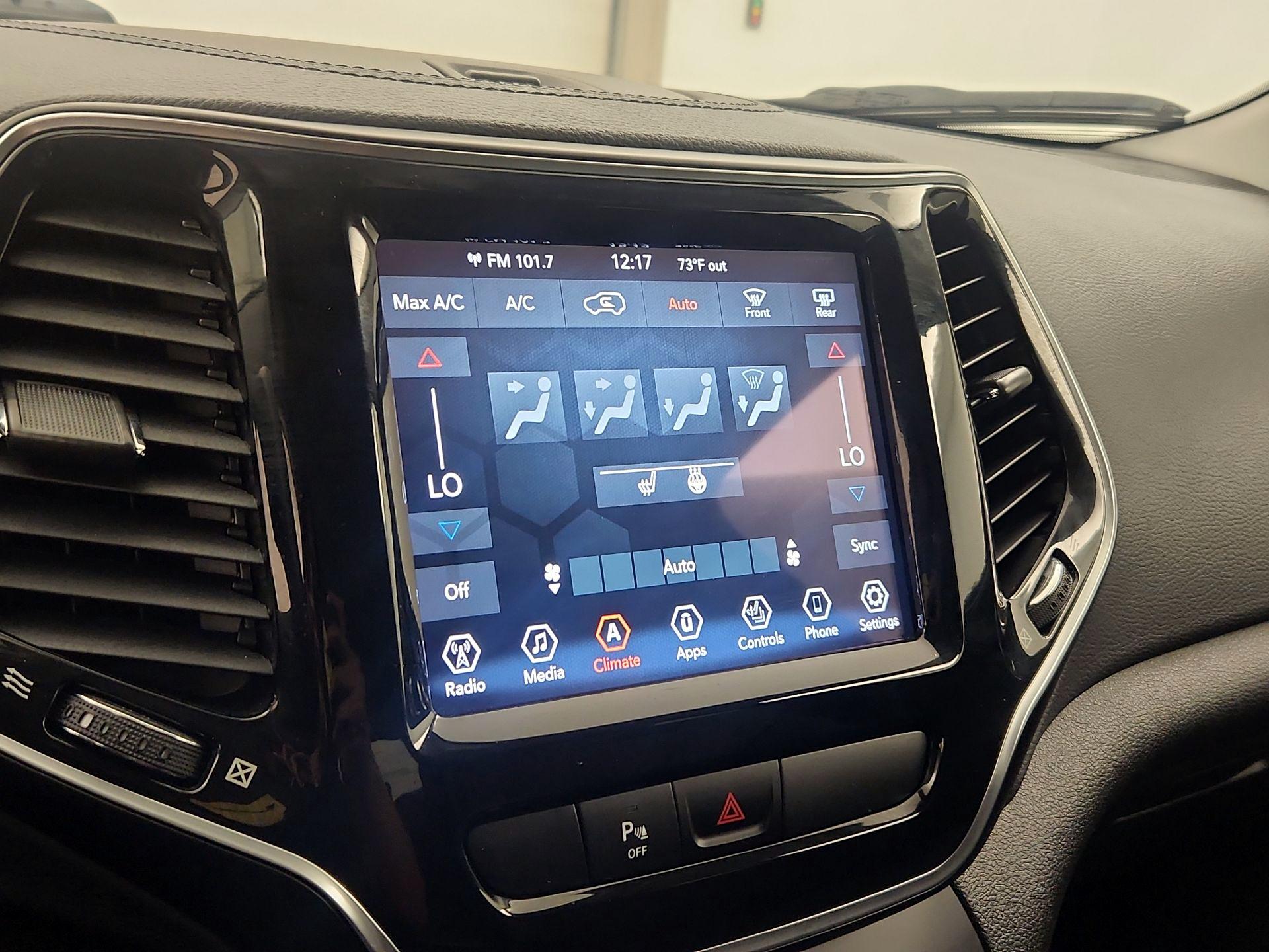 Thumbnail: 2020 Jeep Cherokee - 16