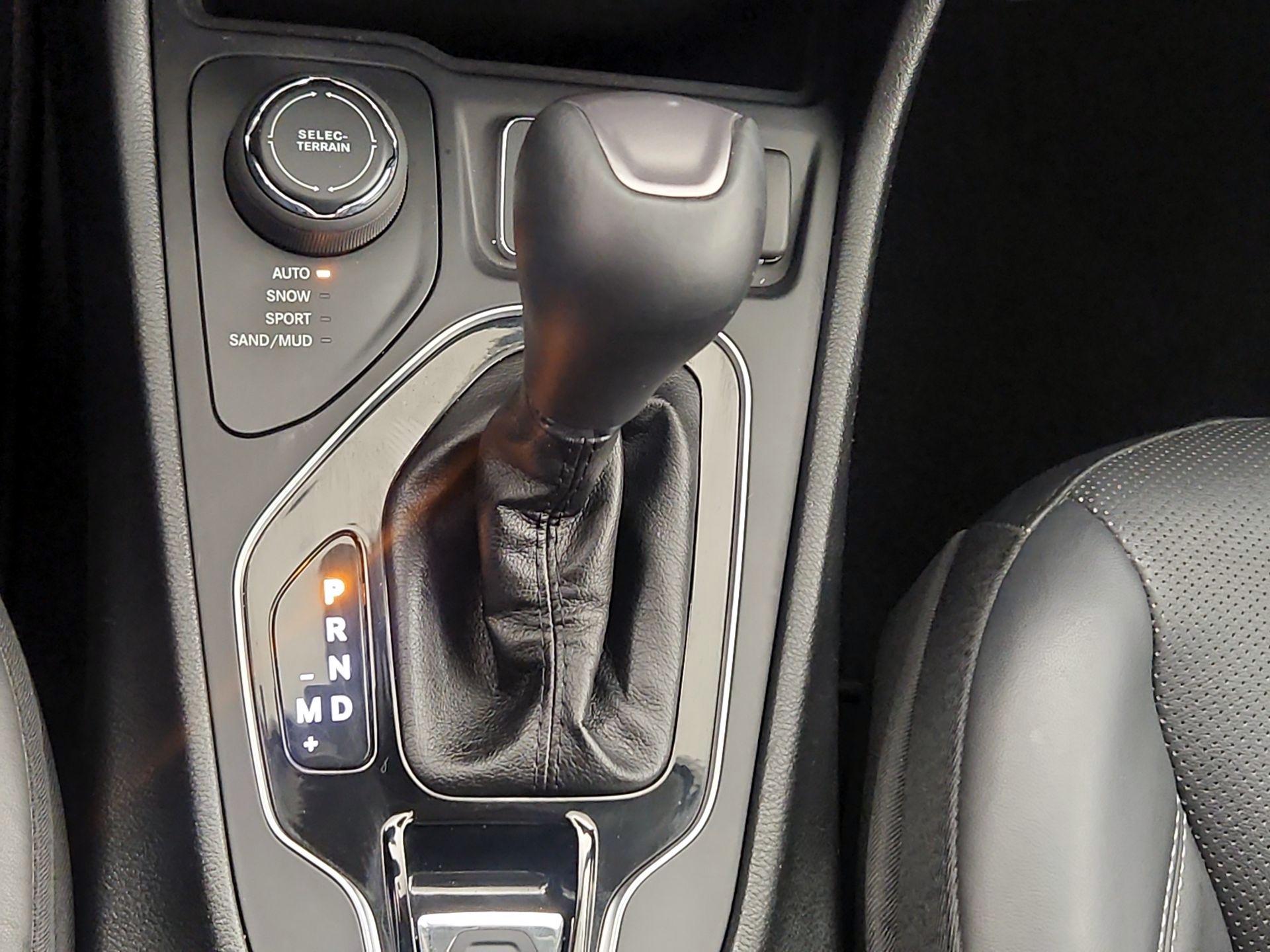 Thumbnail: 2020 Jeep Cherokee - 17