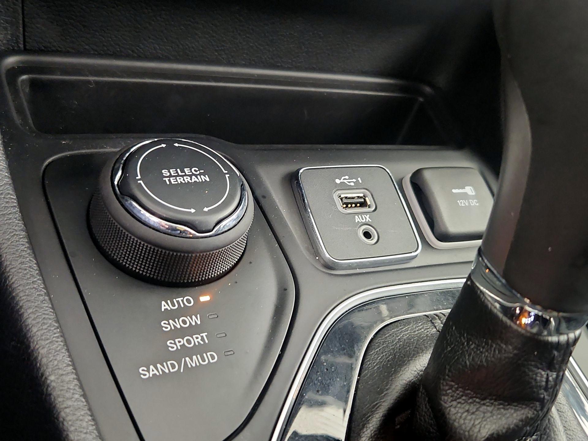 Thumbnail: 2020 Jeep Cherokee - 18