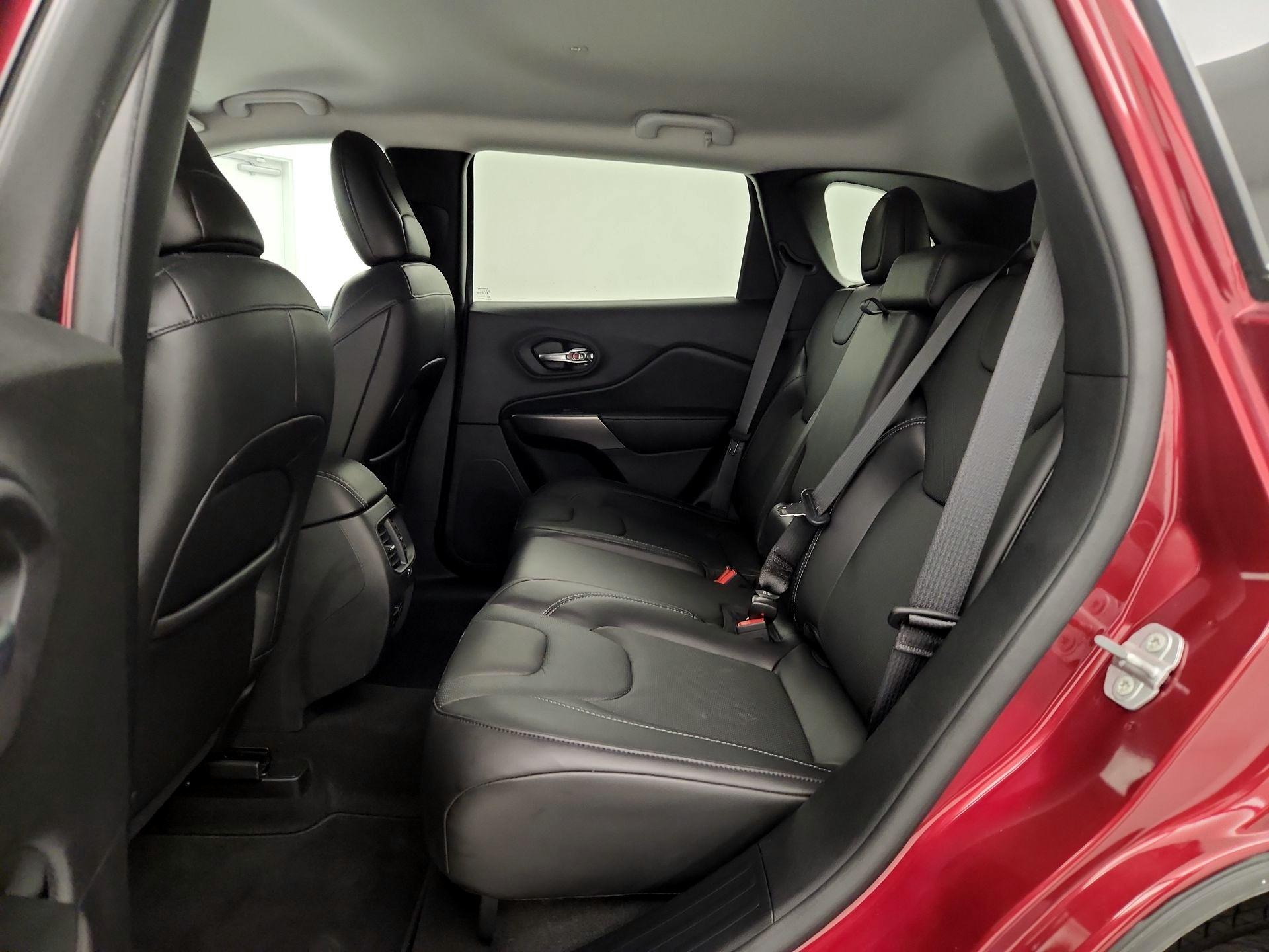 Thumbnail: 2020 Jeep Cherokee - 19