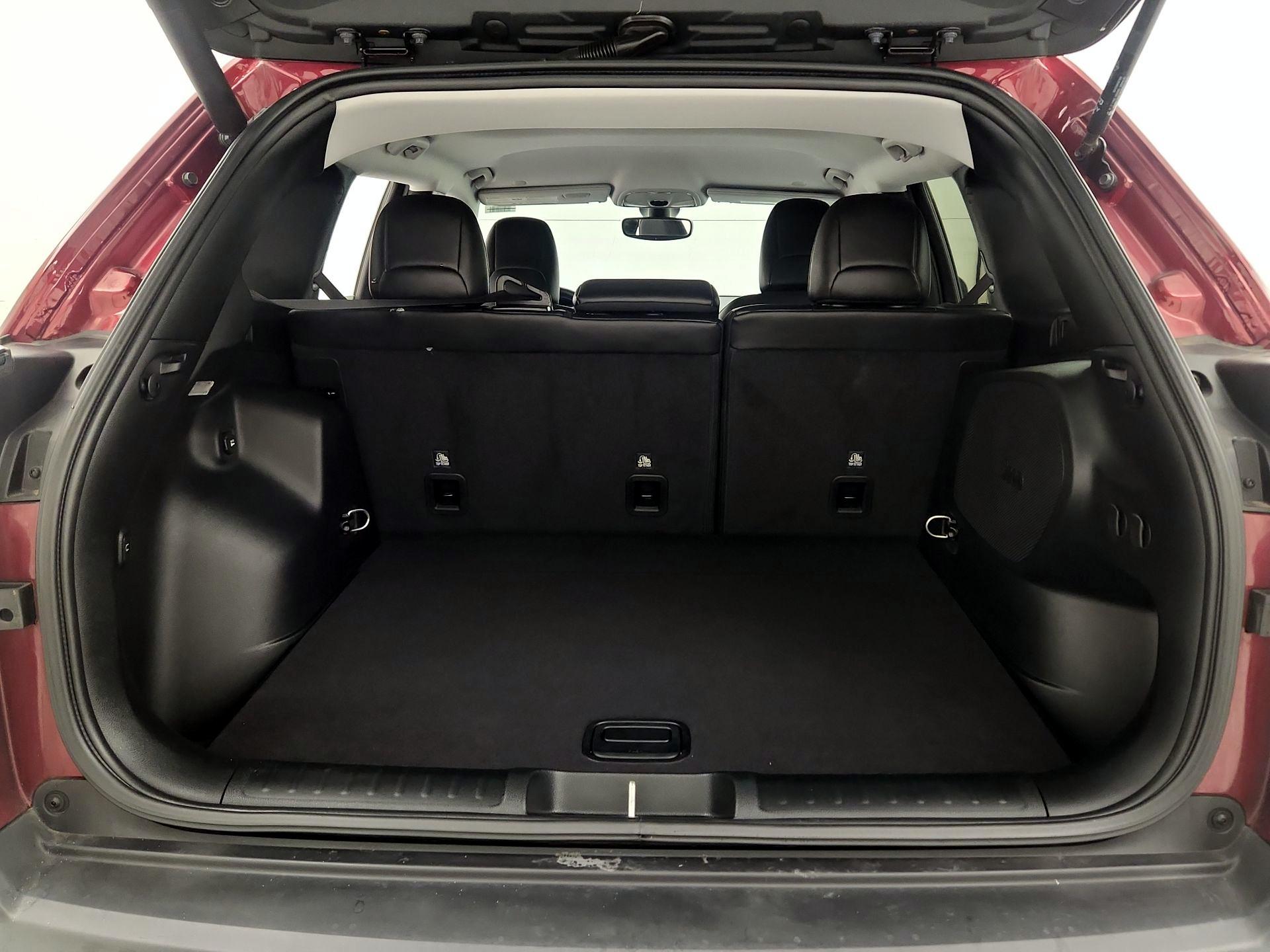 Thumbnail: 2020 Jeep Cherokee - 20