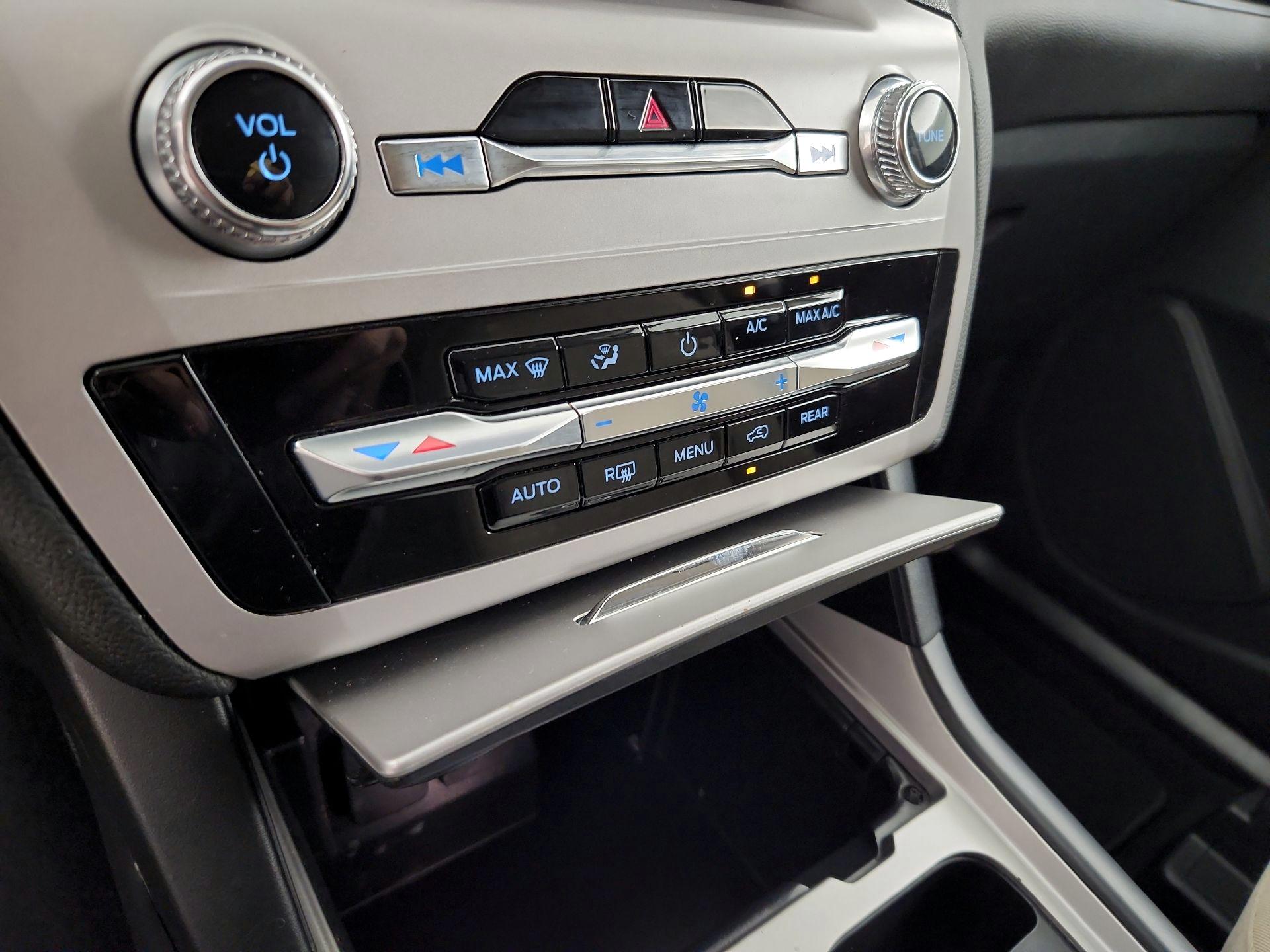 Thumbnail: 2023 Ford Explorer - 16