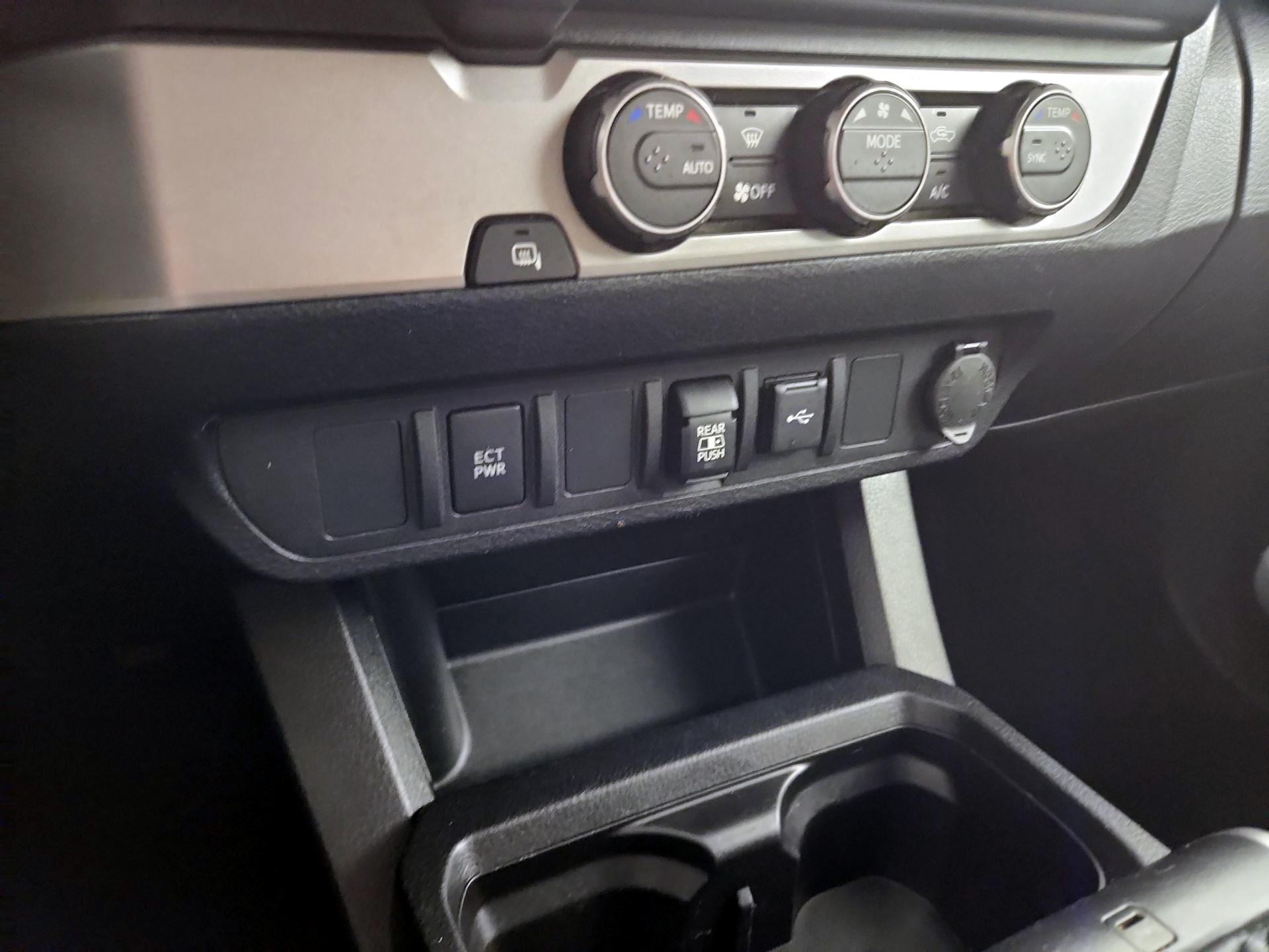 Thumbnail: 2021 Toyota Tacoma - 18