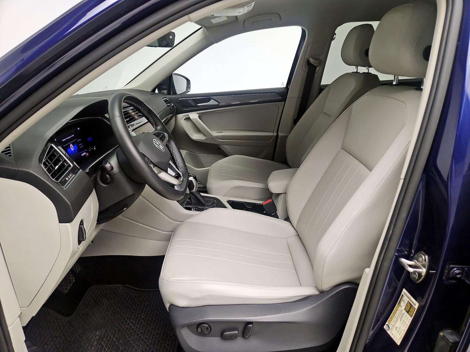 2022 Volkswagen Tiguan SE - Photo 12