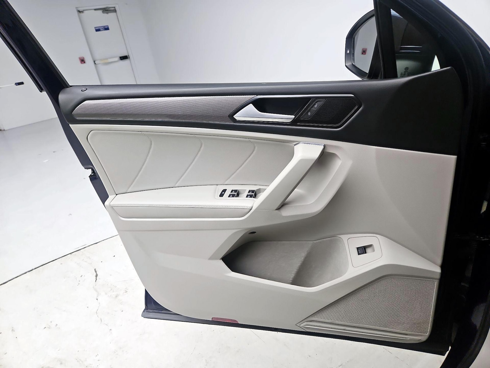 2022 Volkswagen Tiguan SE - Photo 13