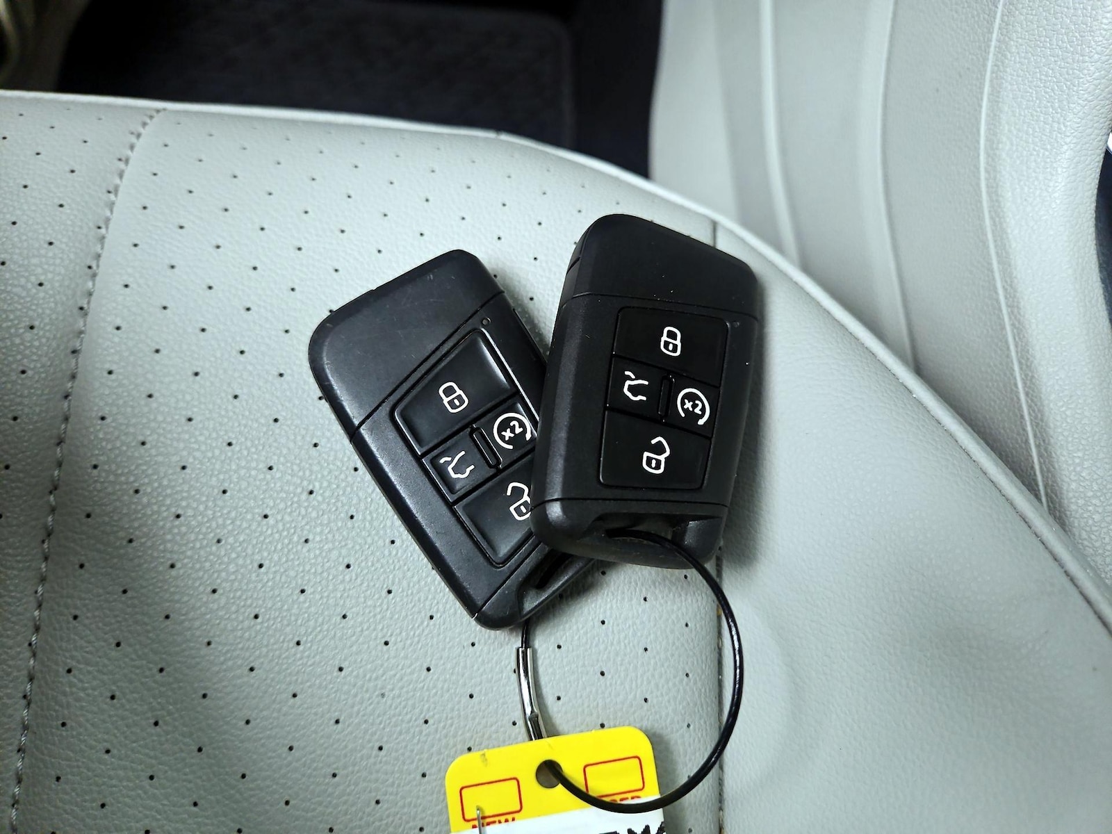 2022 Volkswagen Tiguan SE - Photo 23