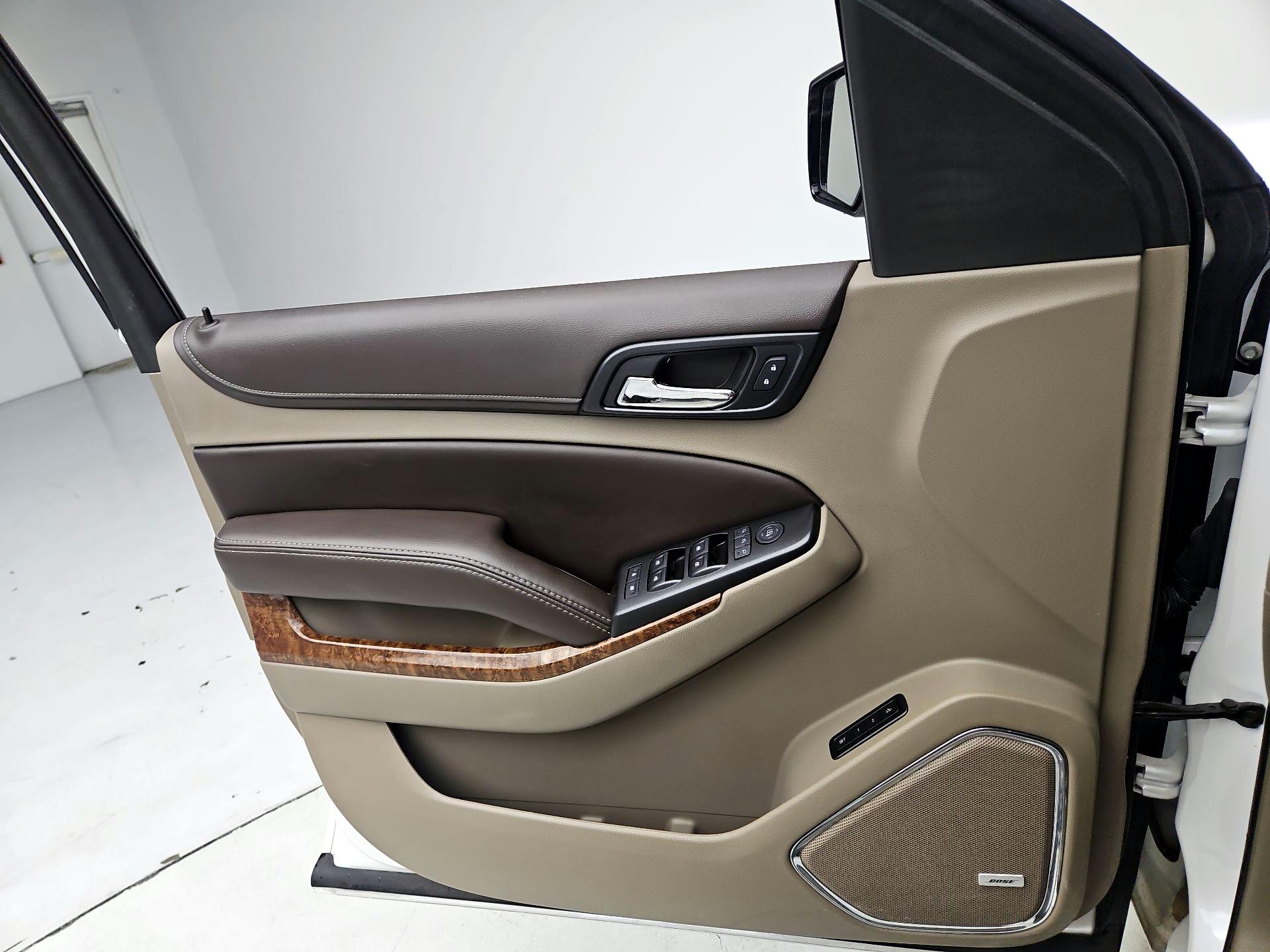 Thumbnail: 2016 Chevrolet Suburban - 12