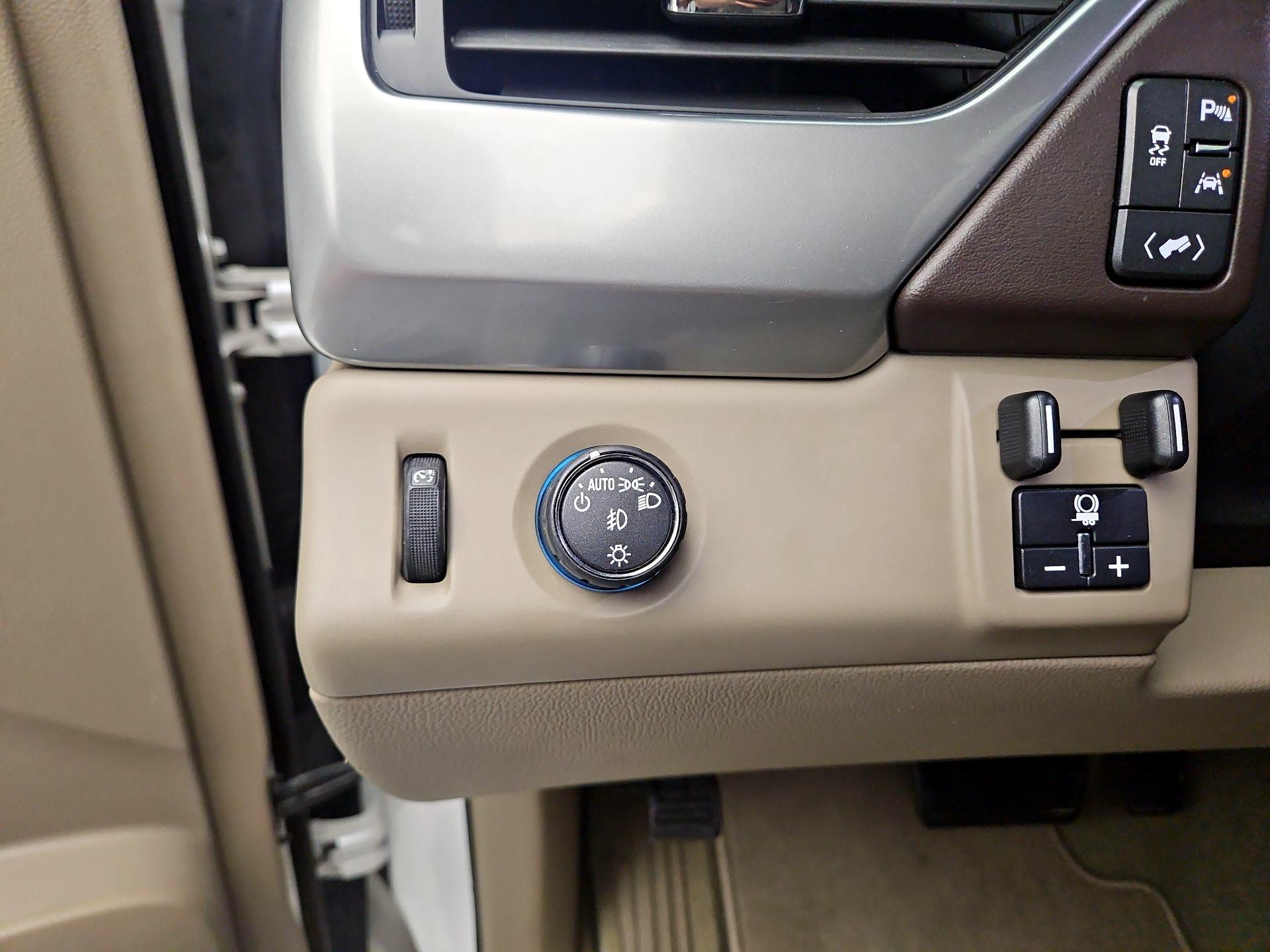 Thumbnail: 2016 Chevrolet Suburban - 13