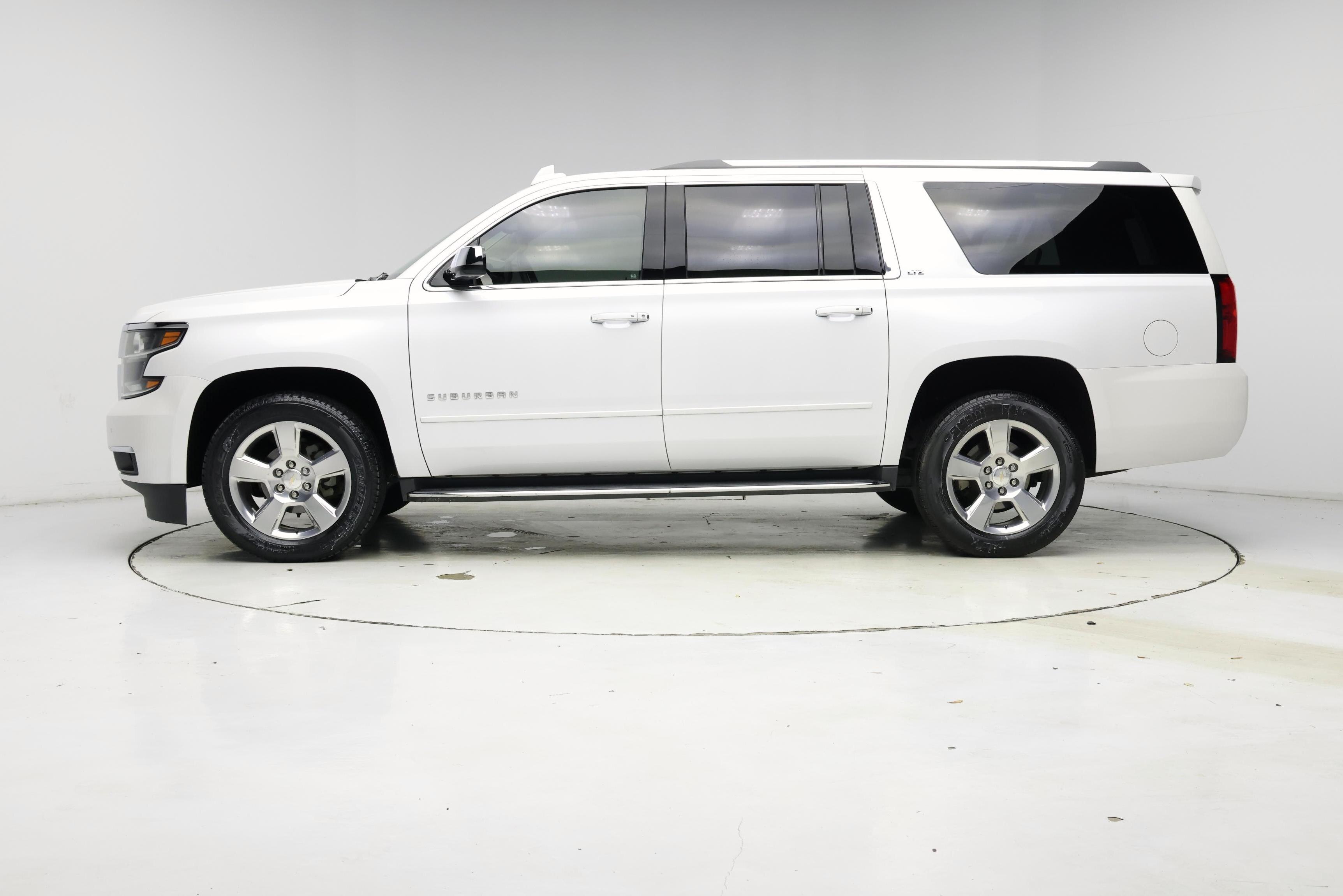 Thumbnail: 2016 Chevrolet Suburban - 3