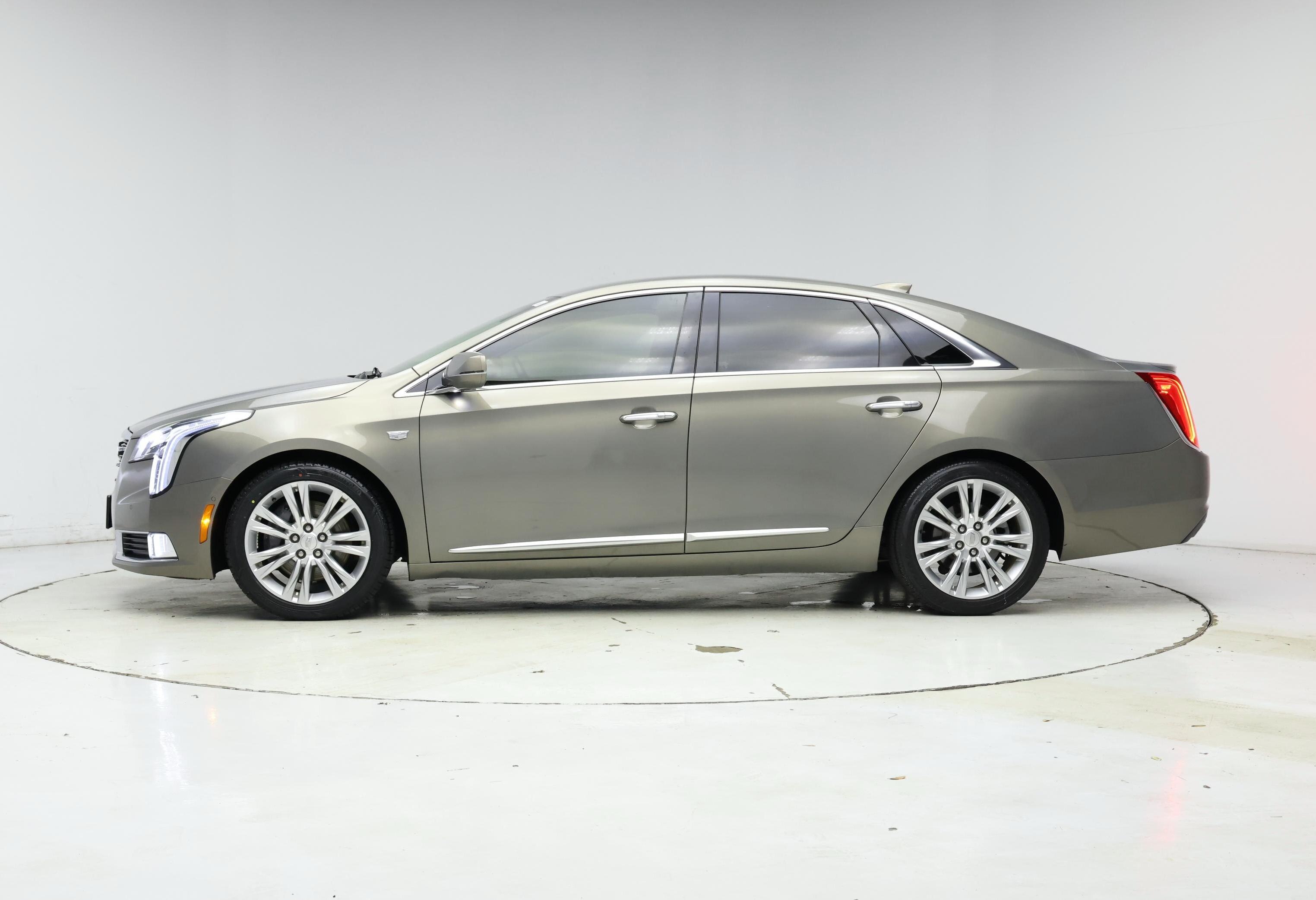 Thumbnail: 2019 Cadillac XTS - 3