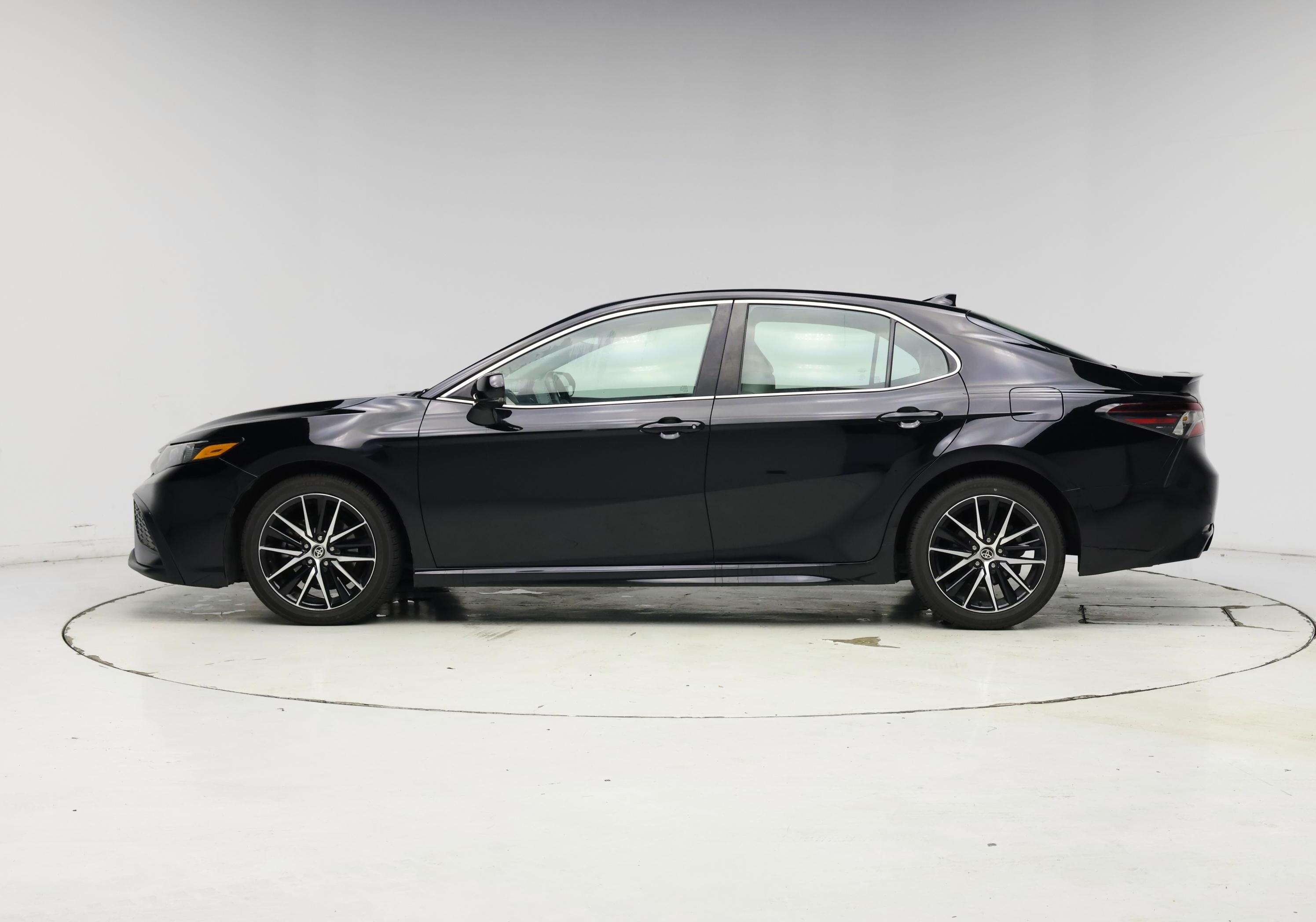 Thumbnail: 2022 Toyota Camry - 3