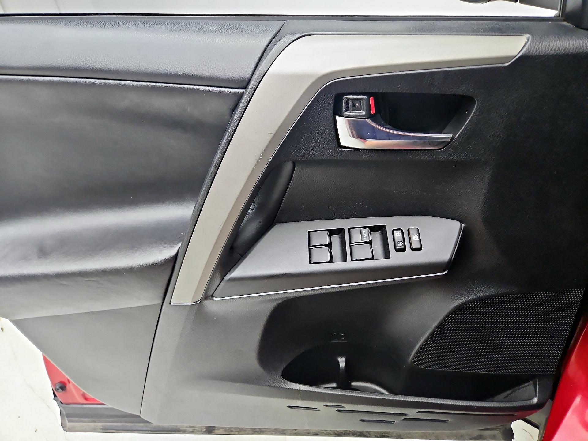 Thumbnail: 2017 Toyota RAV4 - 12