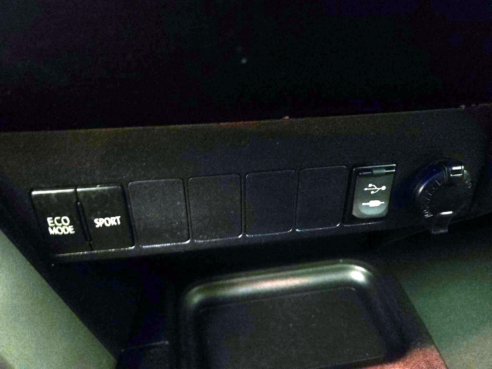 Thumbnail: 2017 Toyota RAV4 - 18