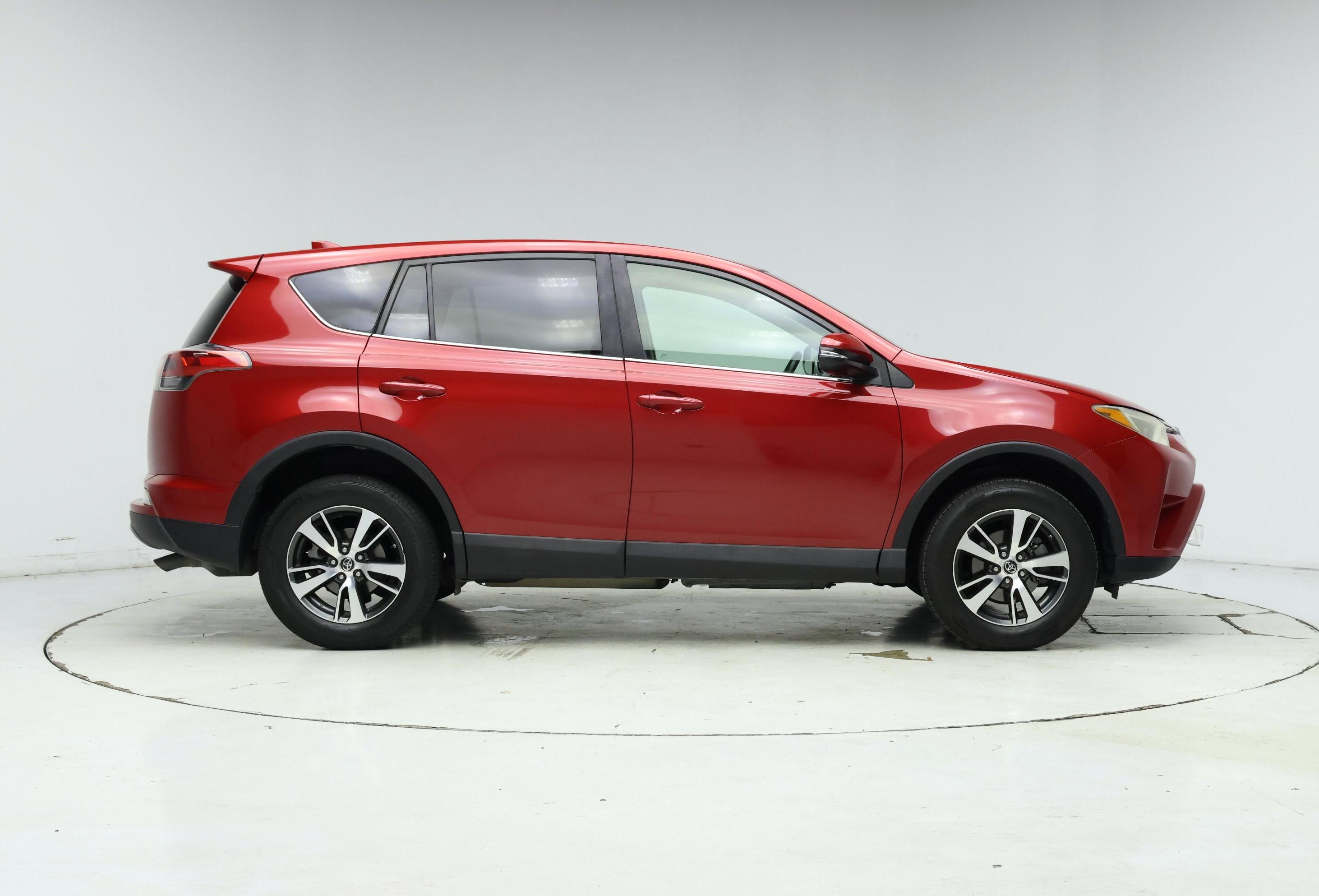 Thumbnail: 2017 Toyota RAV4 - 7