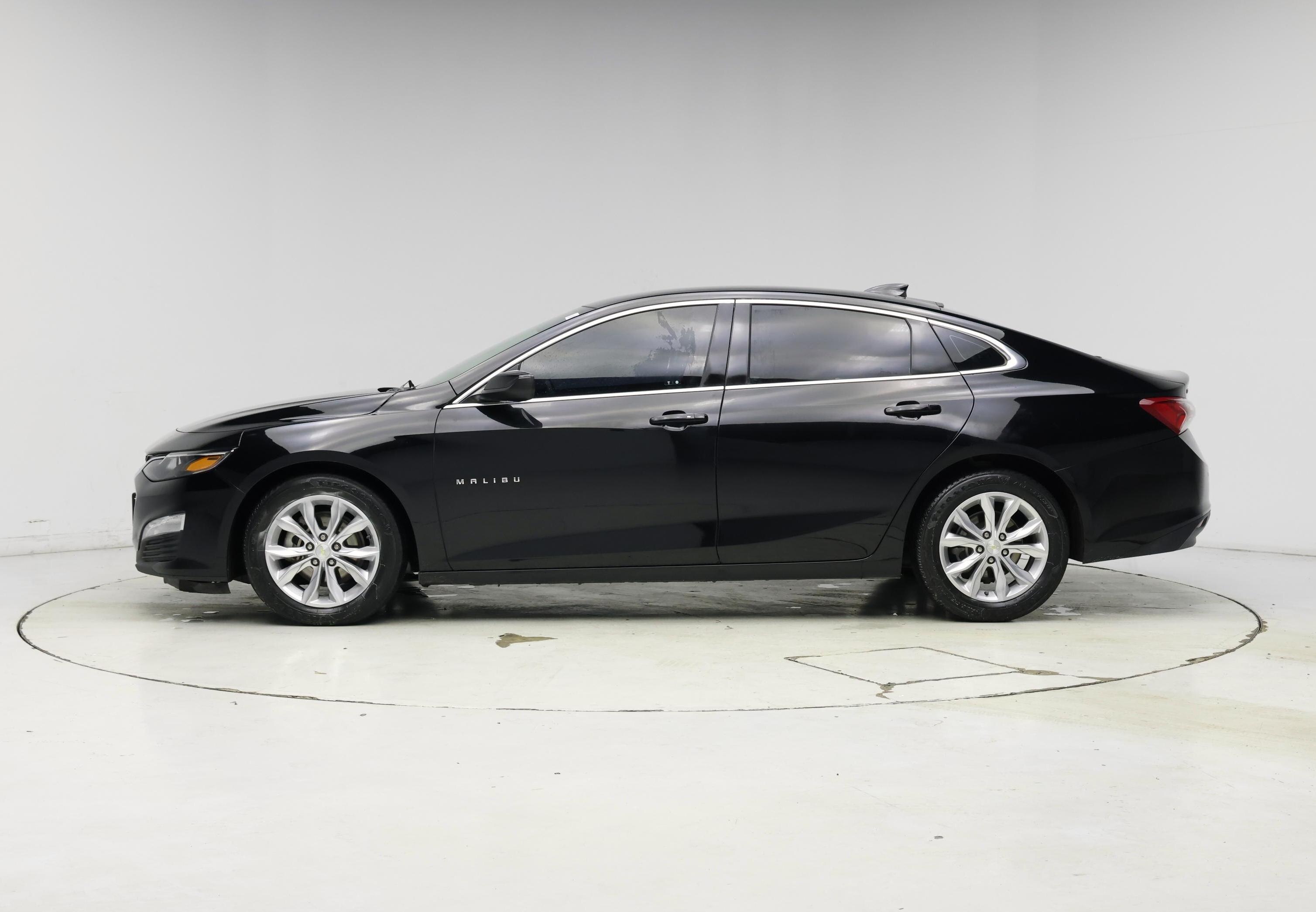Thumbnail: 2021 Chevrolet Malibu - 3