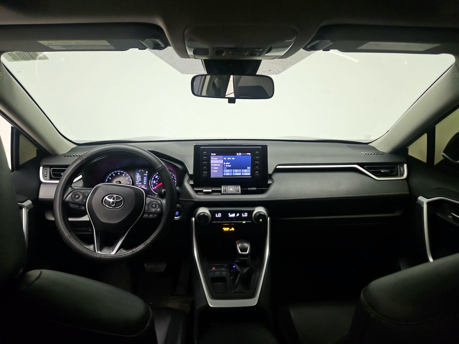 Thumbnail: 2019 Toyota RAV4 - 9