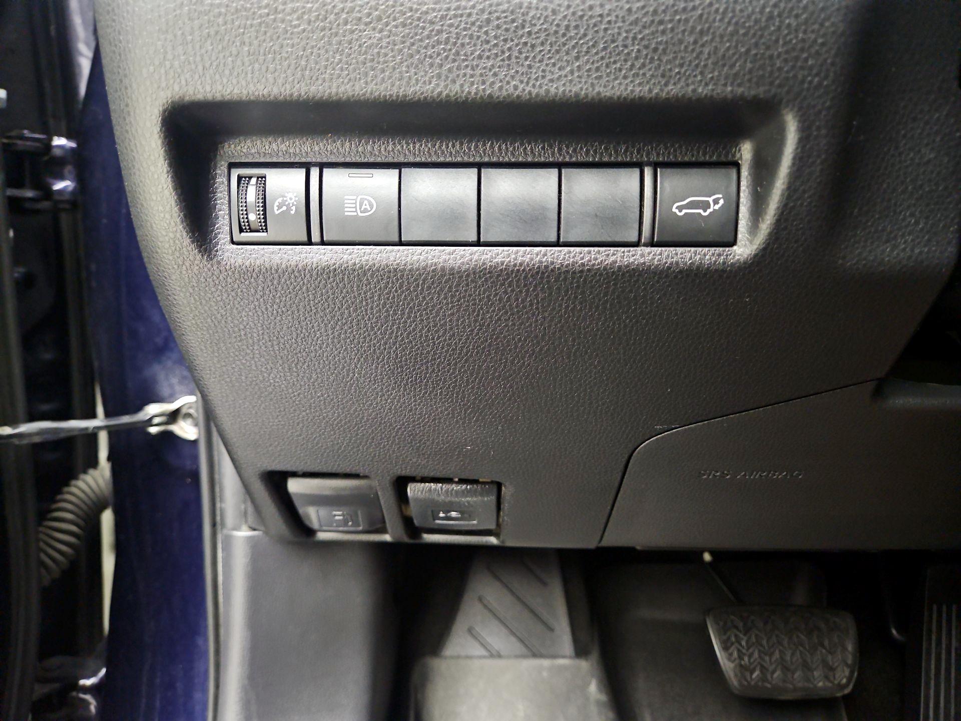 Thumbnail: 2019 Toyota RAV4 - 13