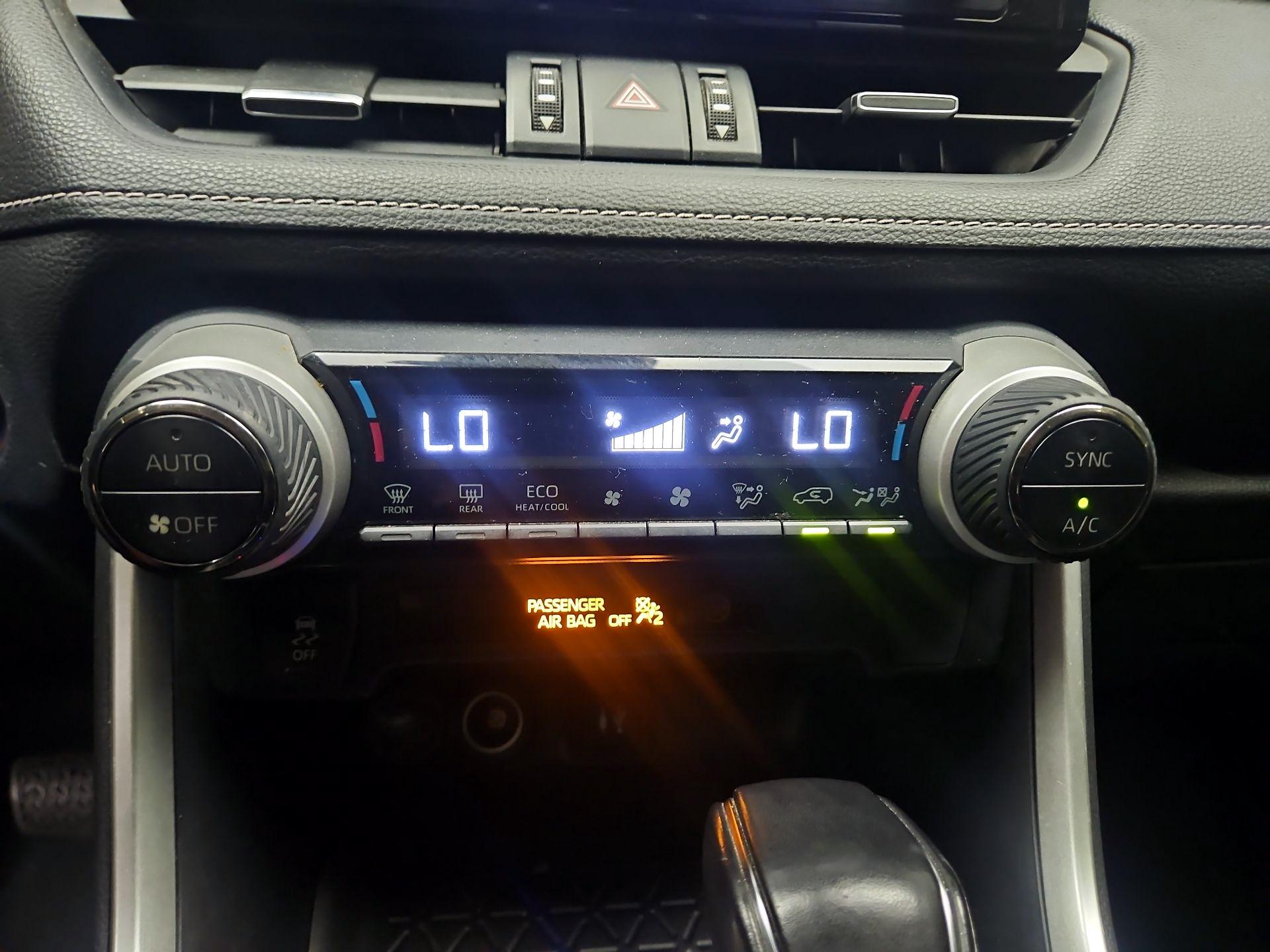Thumbnail: 2019 Toyota RAV4 - 16