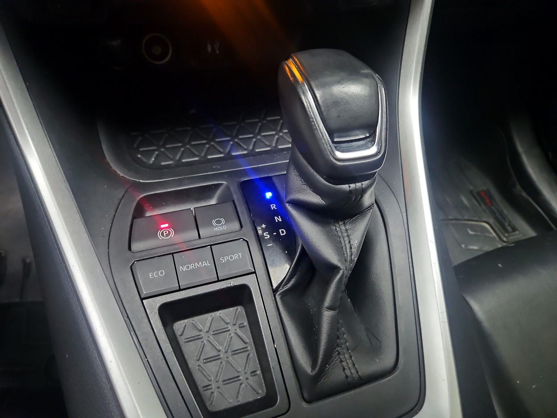 Thumbnail: 2019 Toyota RAV4 - 17