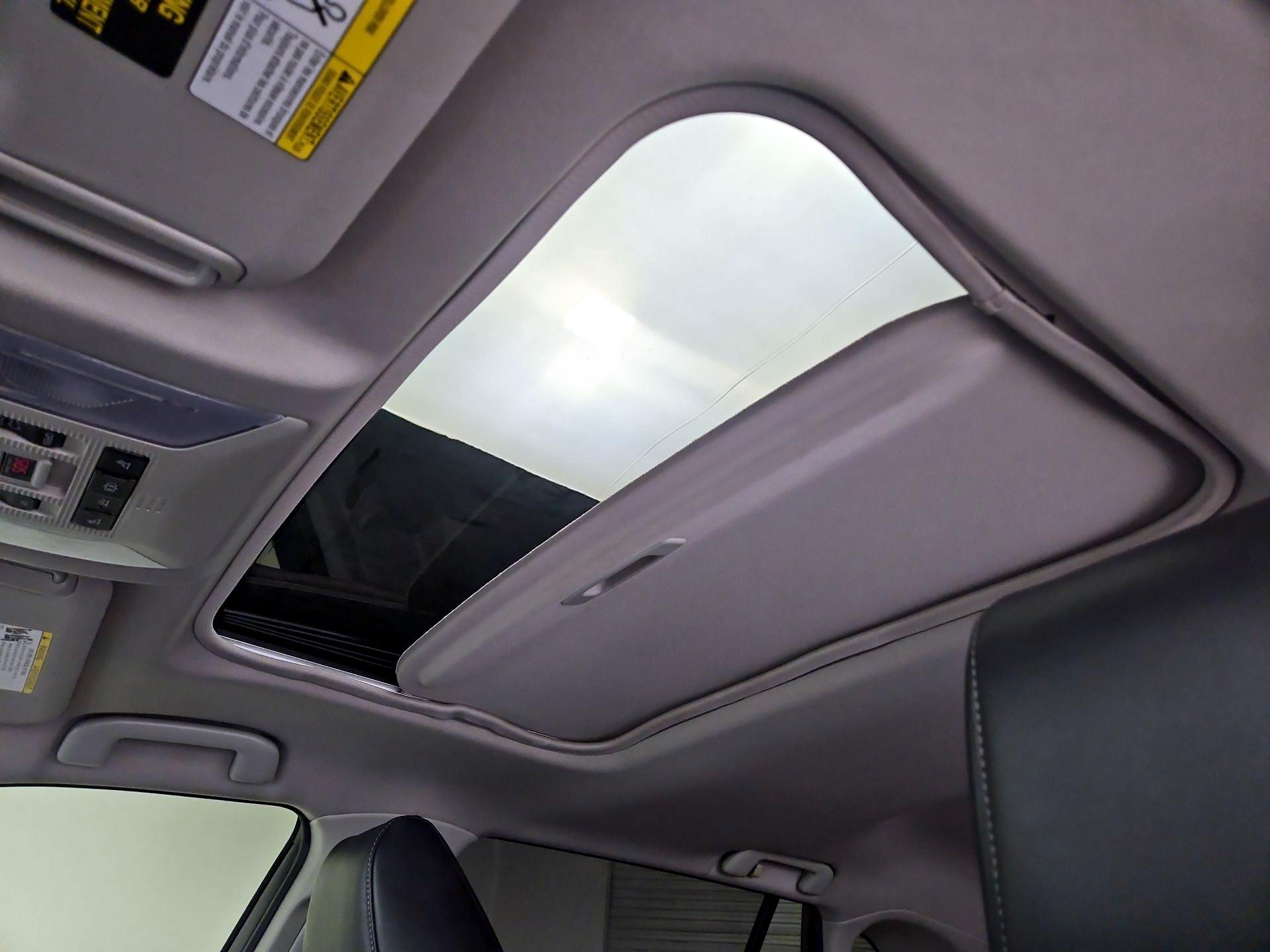 Thumbnail: 2019 Toyota RAV4 - 19