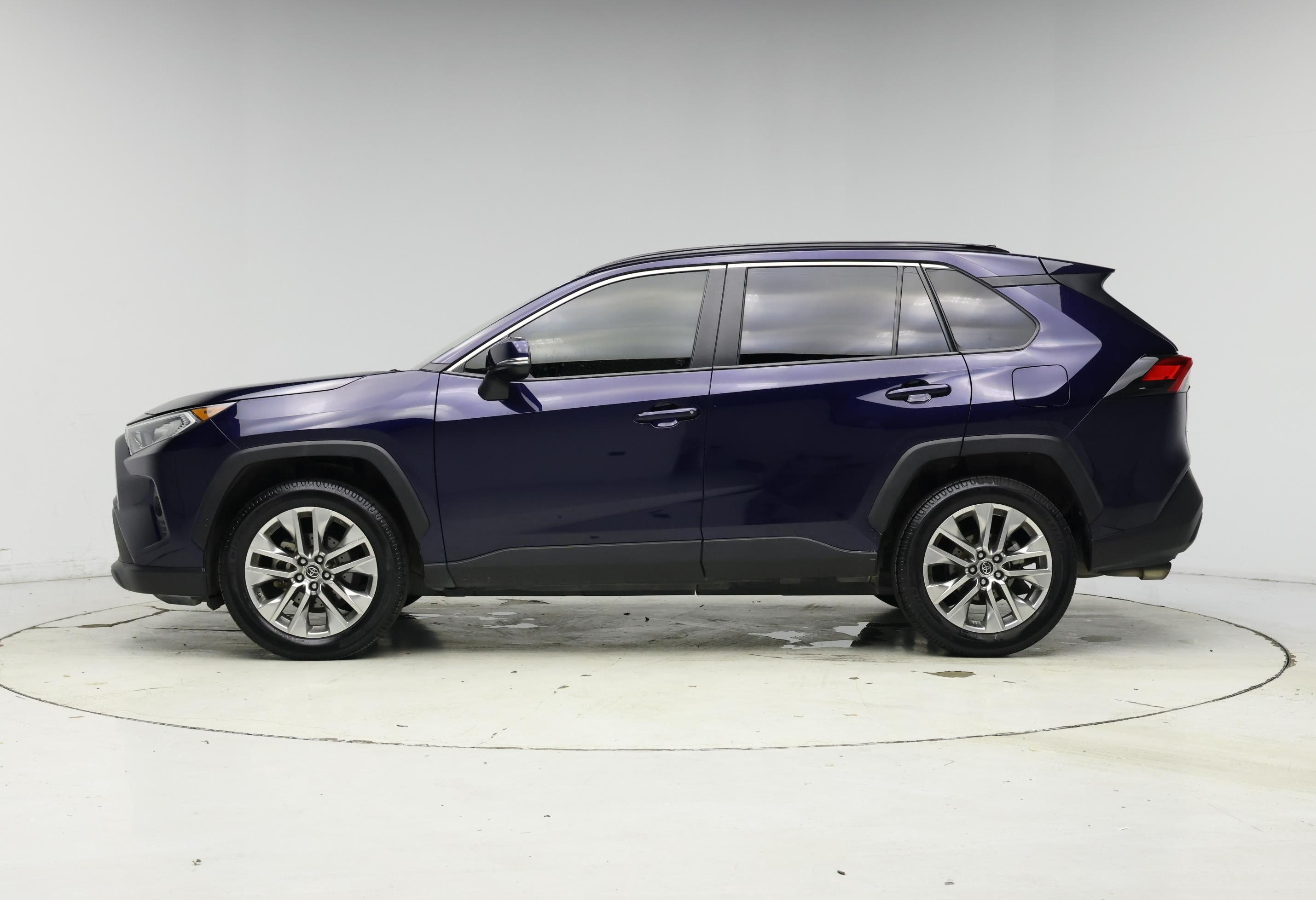 Thumbnail: 2019 Toyota RAV4 - 3
