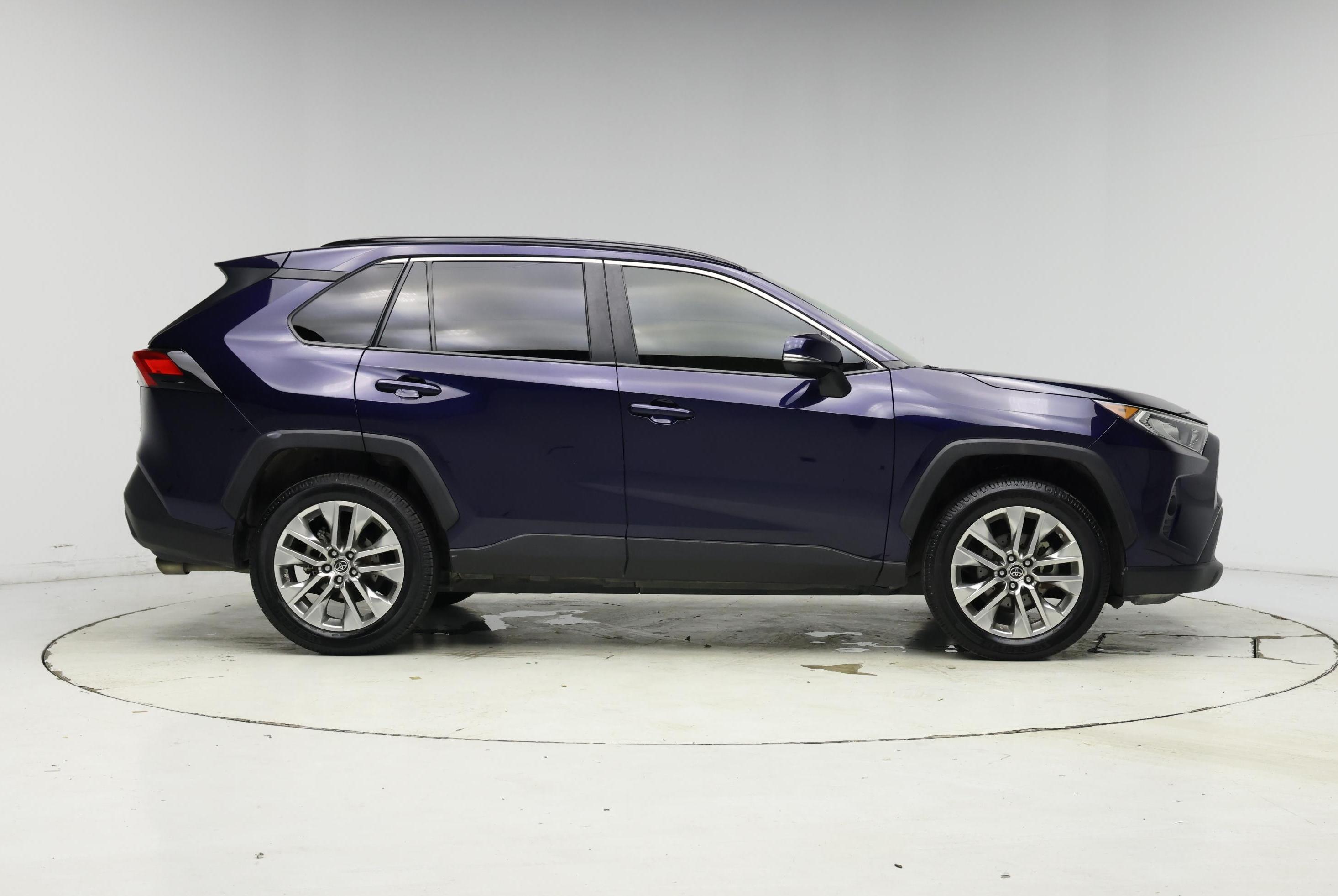 Thumbnail: 2019 Toyota RAV4 - 7