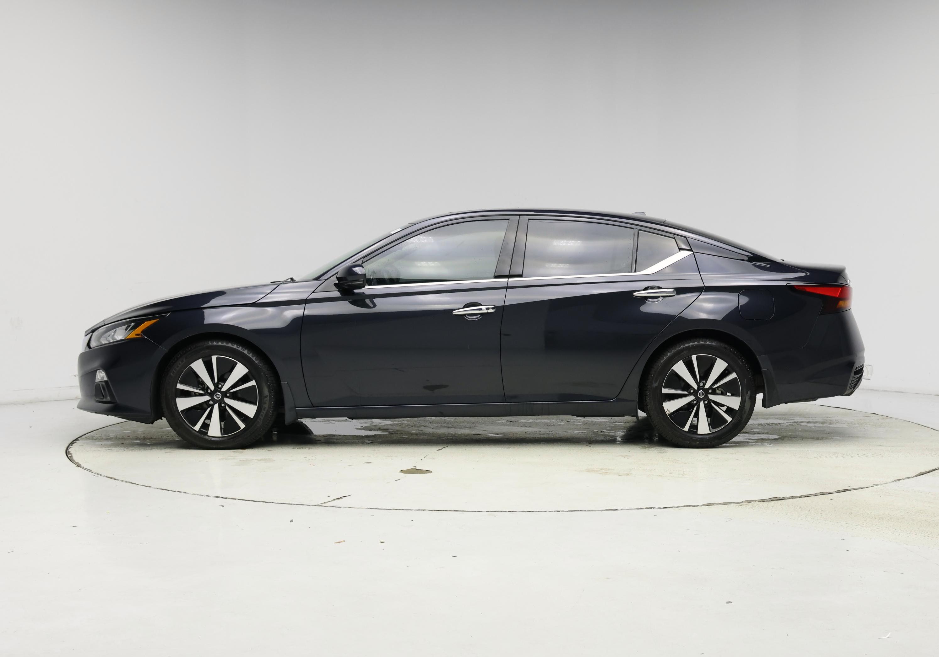 Thumbnail: 2021 Nissan Altima - 3