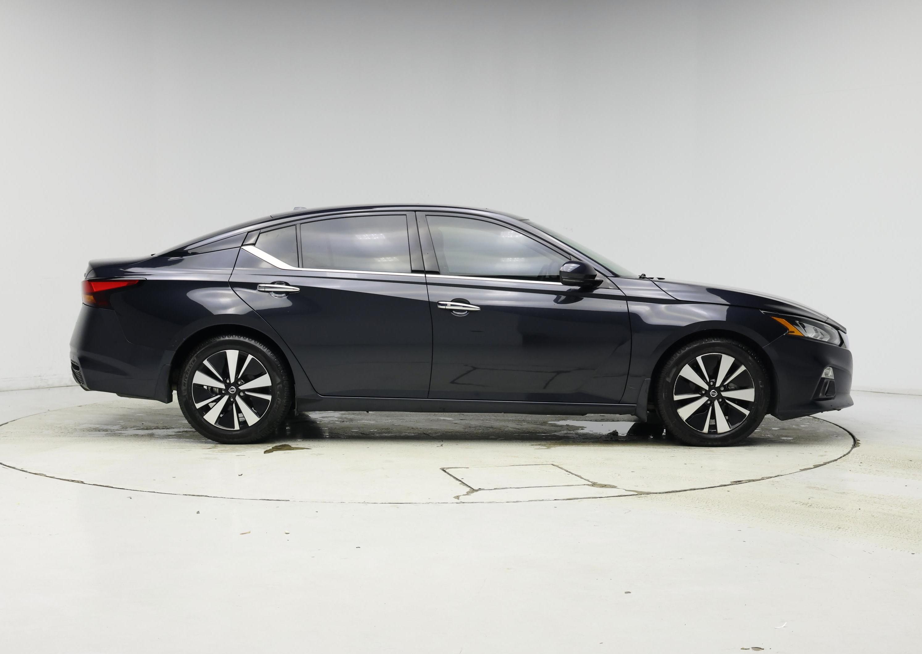 Thumbnail: 2021 Nissan Altima - 7