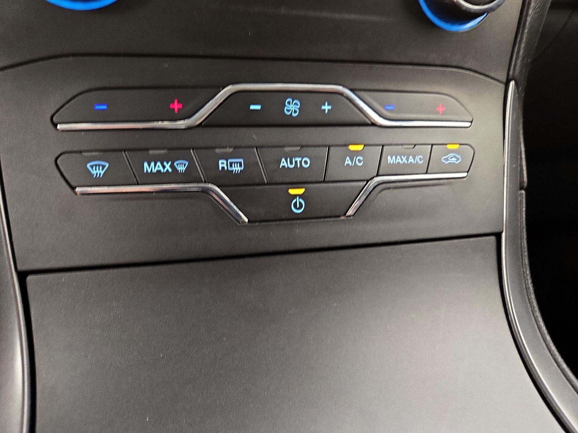 Thumbnail: 2020 Ford Edge - 16