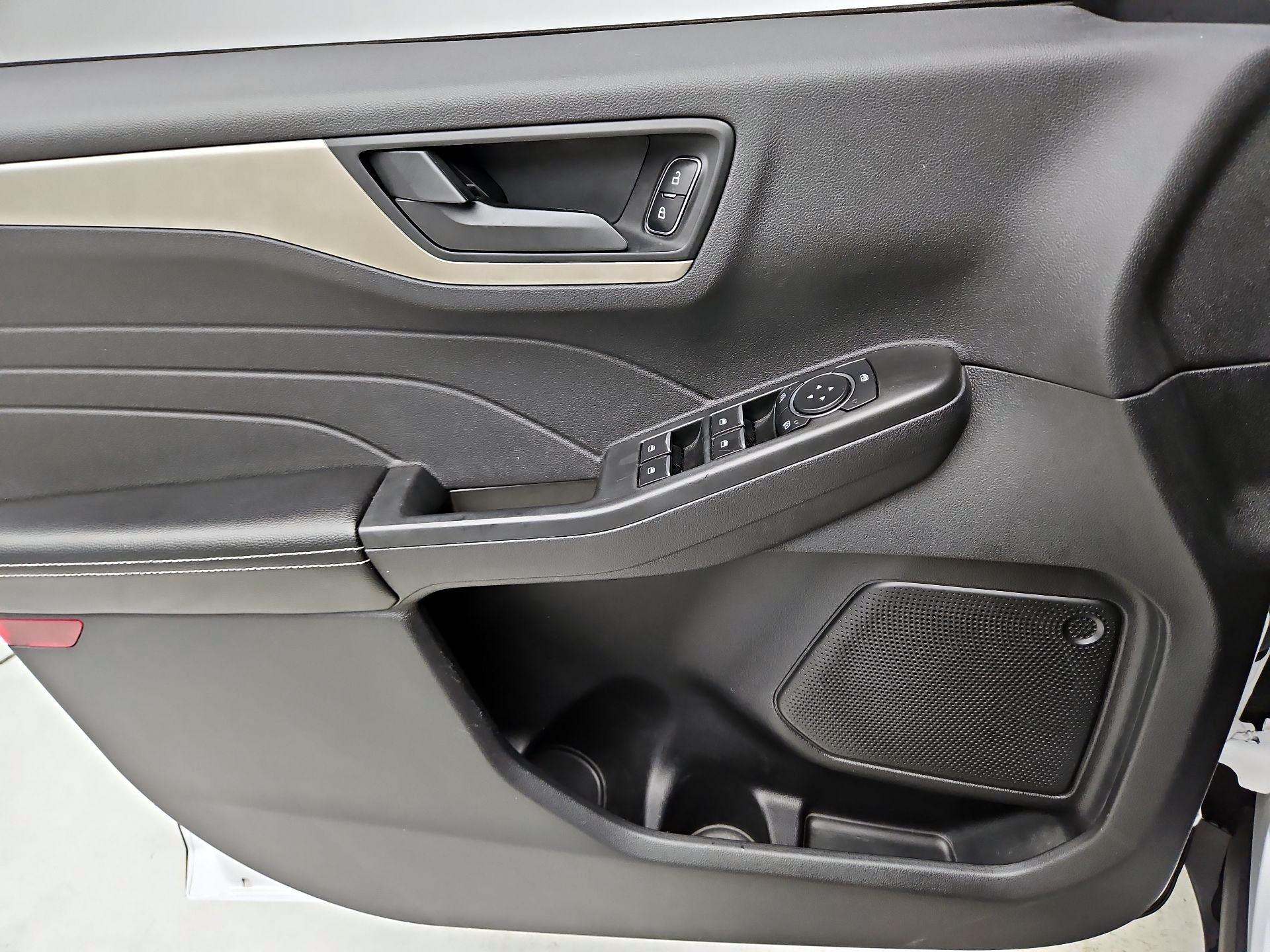 Thumbnail: 2022 Ford Escape - 12