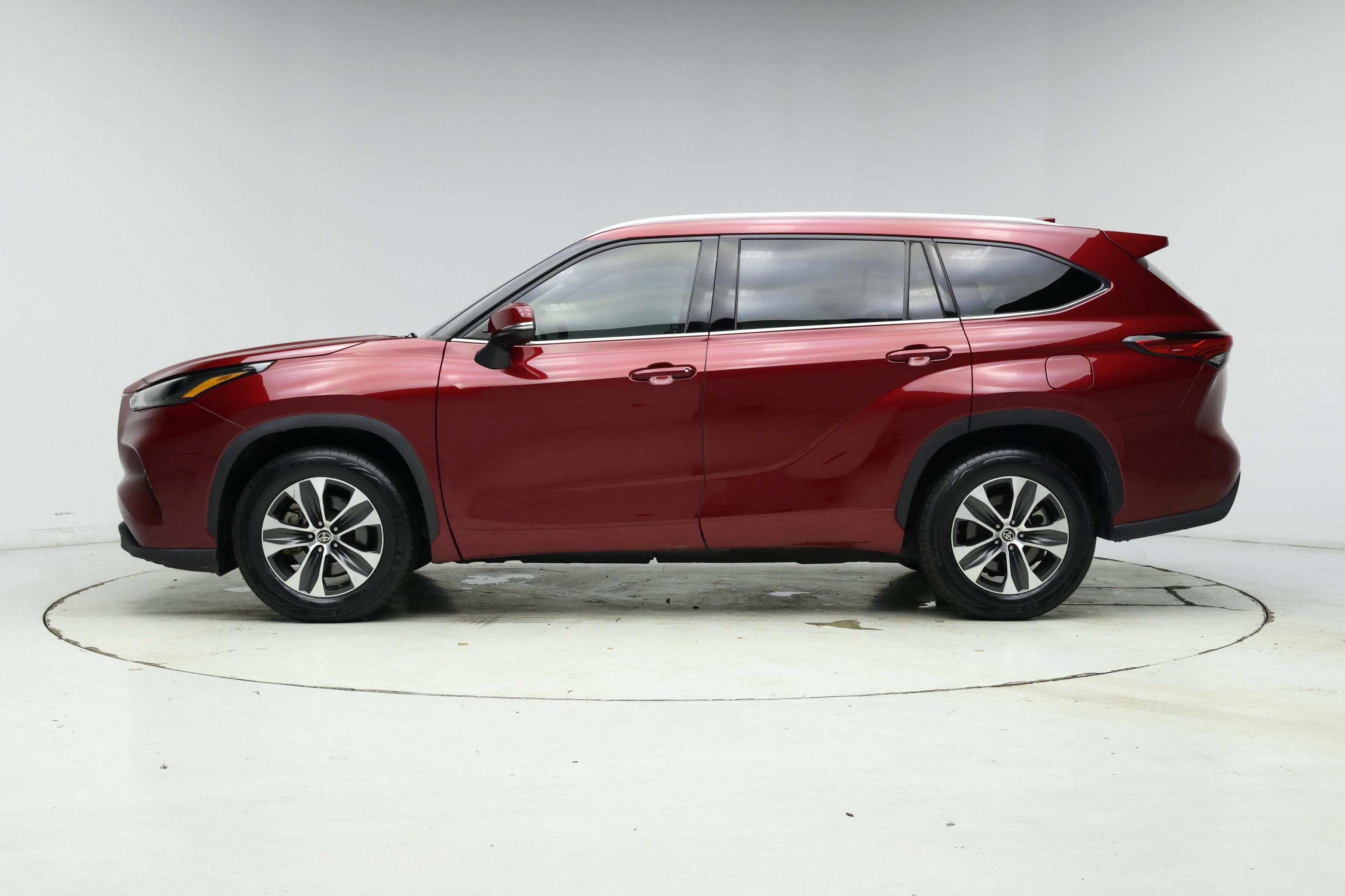 Thumbnail: 2022 Toyota Highlander - 3
