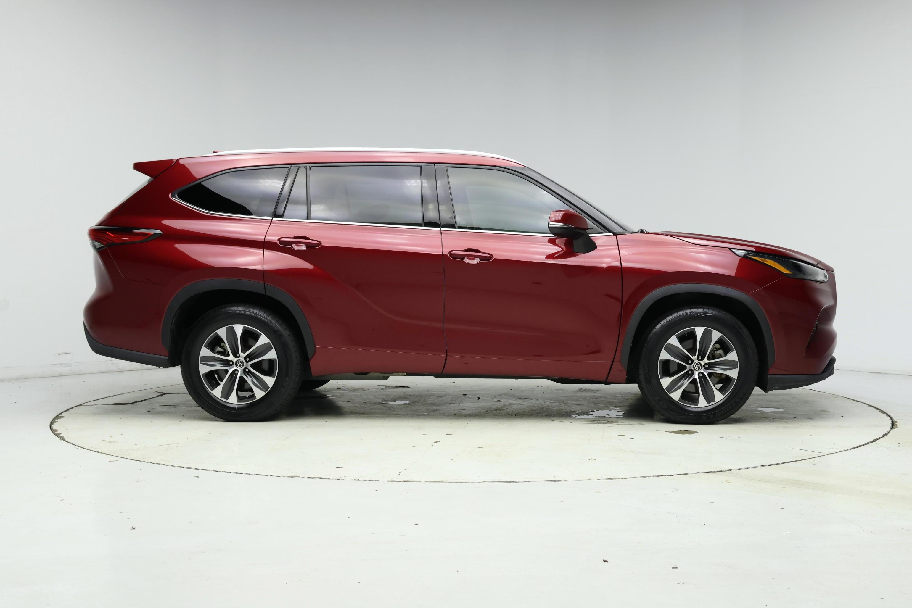 Thumbnail: 2022 Toyota Highlander - 7