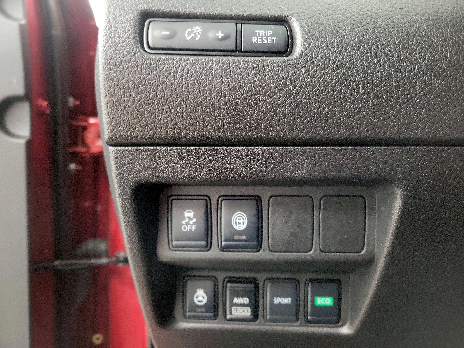 Thumbnail: 2020 Nissan Rogue Sport - 13