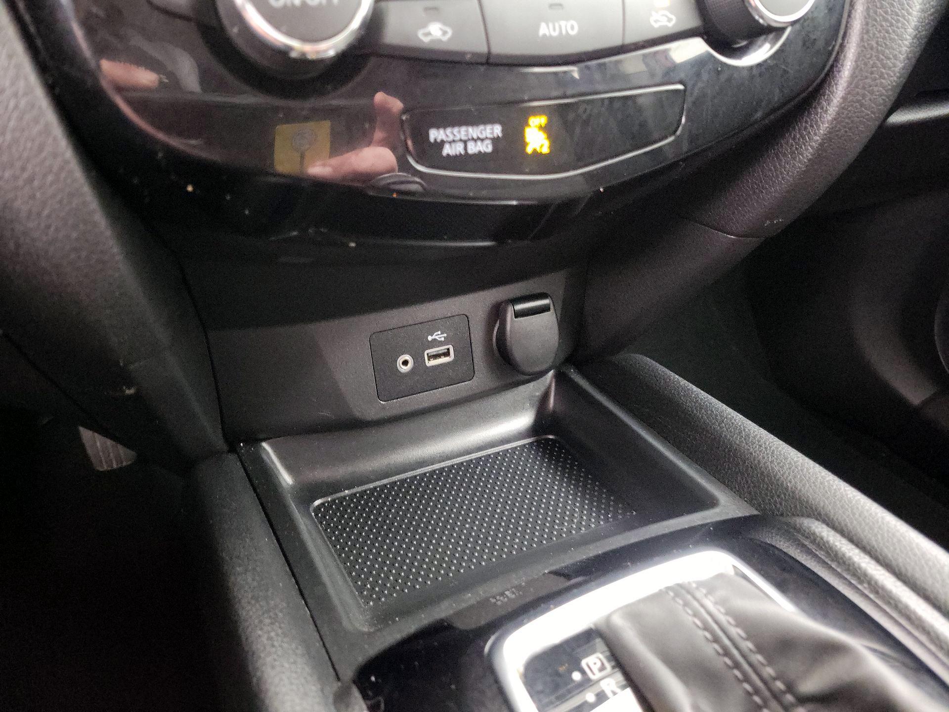 Thumbnail: 2020 Nissan Rogue Sport - 18