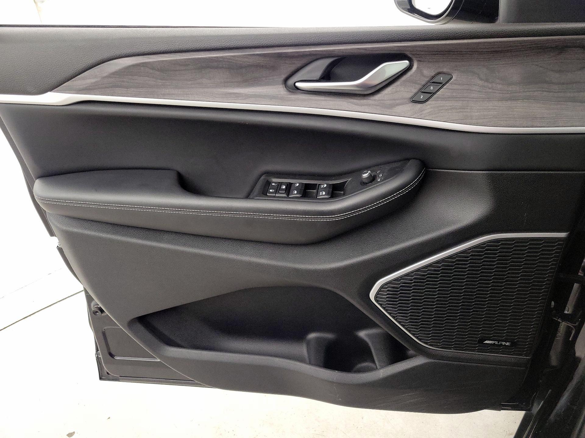 Thumbnail: 2023 Jeep Grand Cherokee - 12