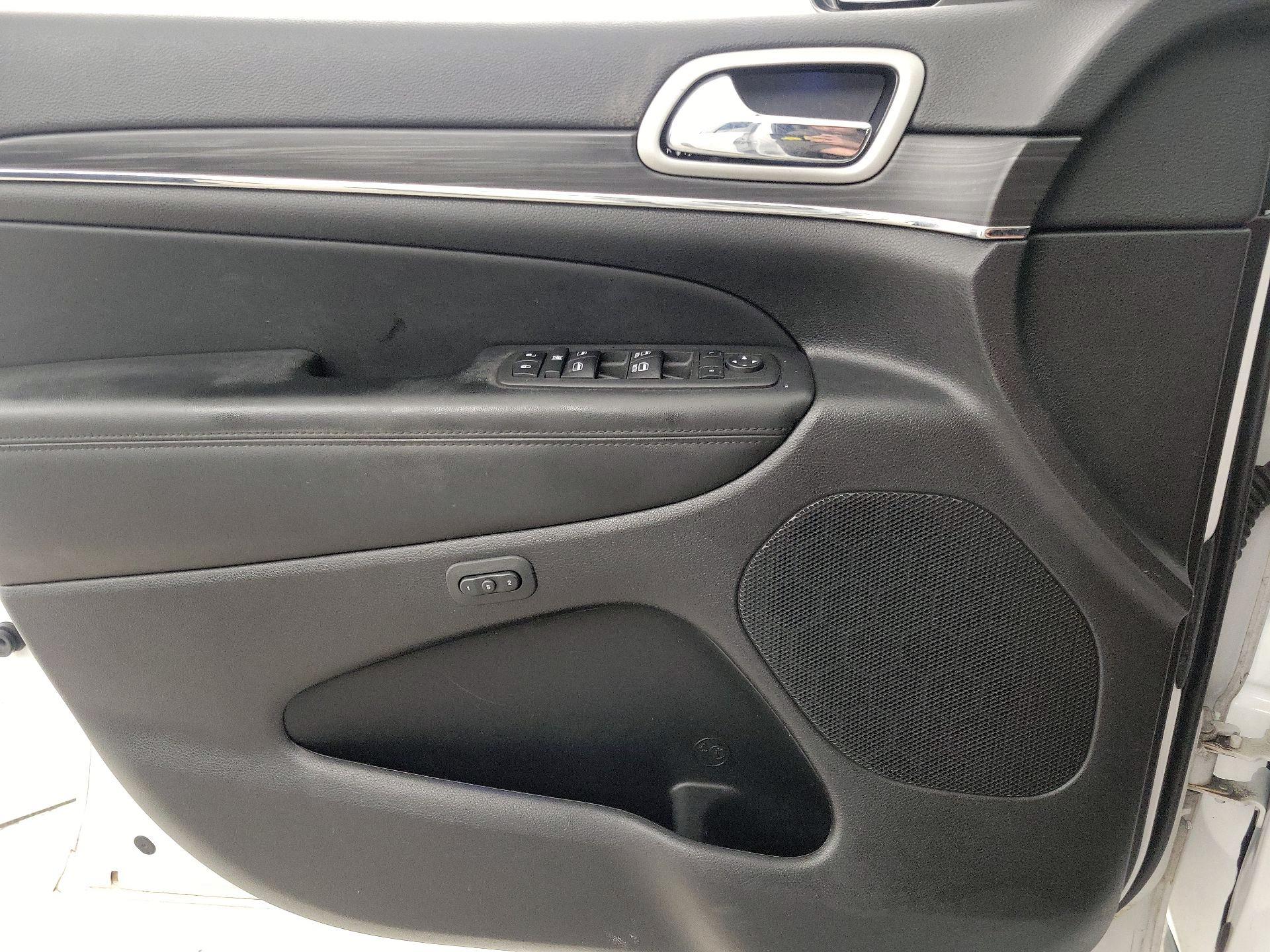 Thumbnail: 2022 Jeep Grand Cherokee - 12