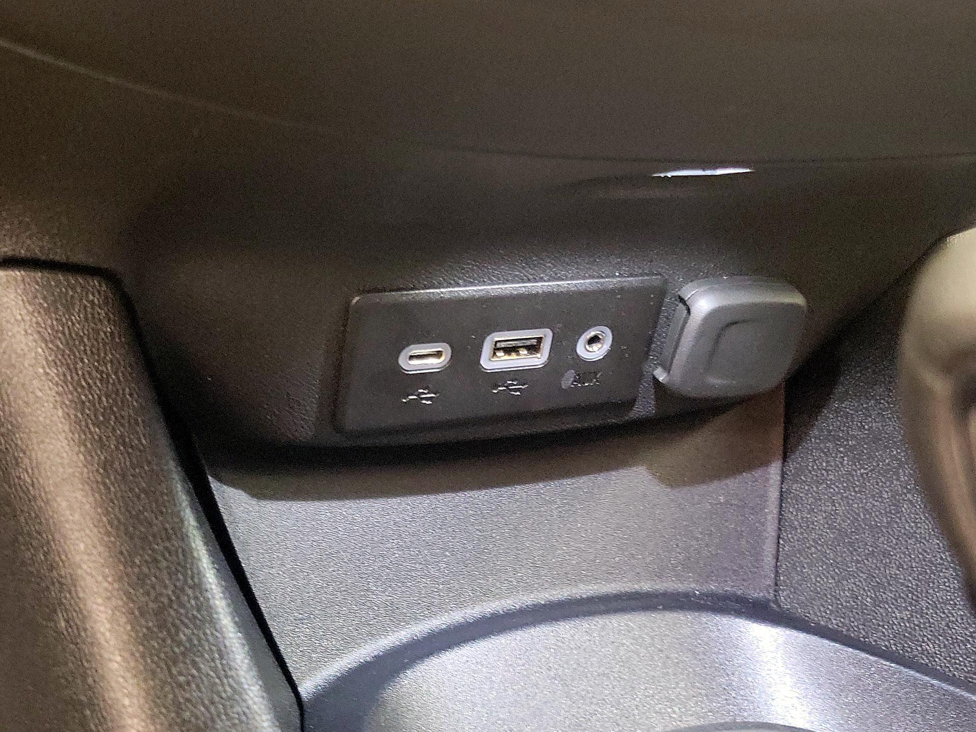 Thumbnail: 2022 Chevrolet Malibu - 18