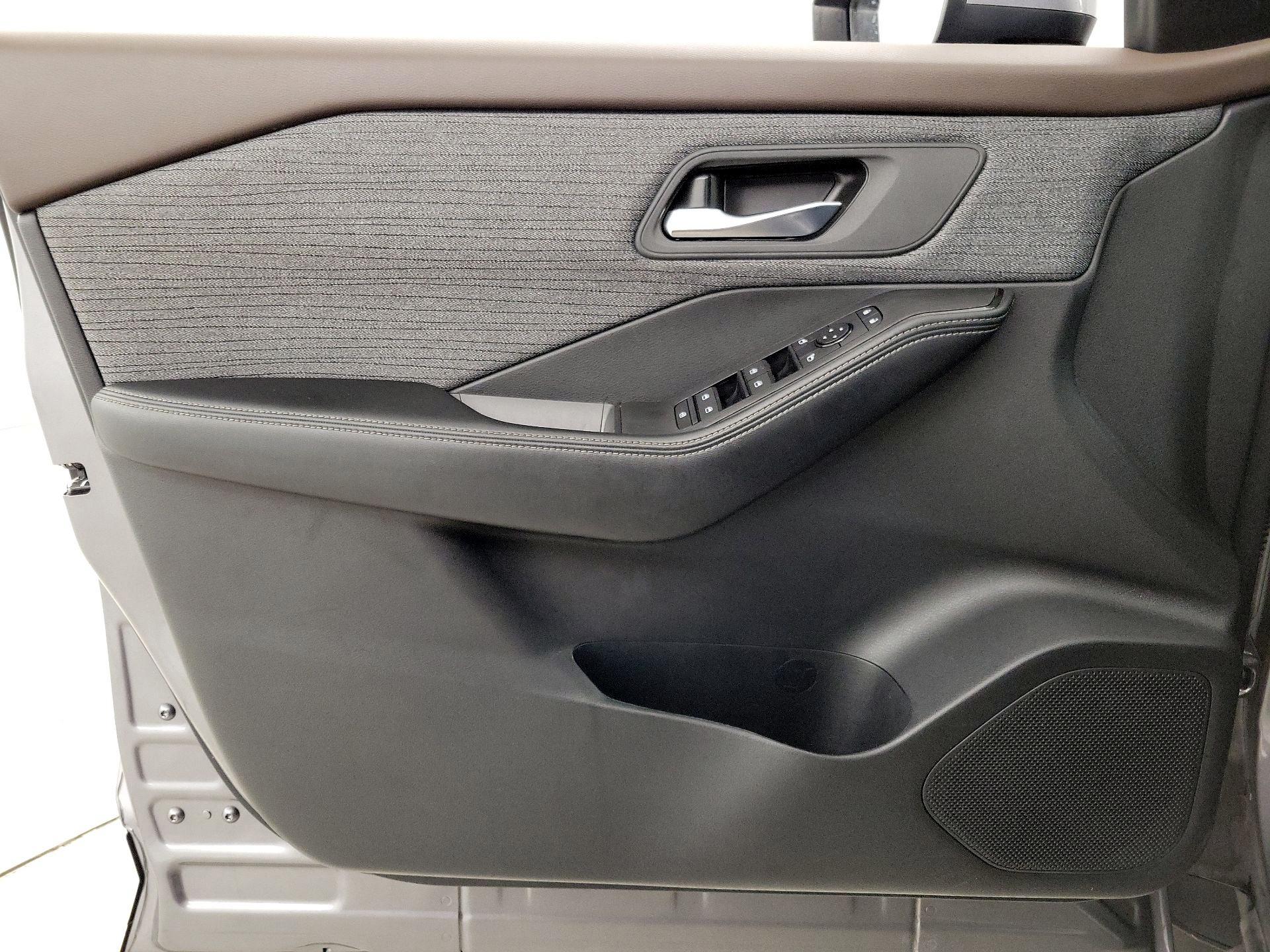 Thumbnail: 2023 Nissan Rogue - 12