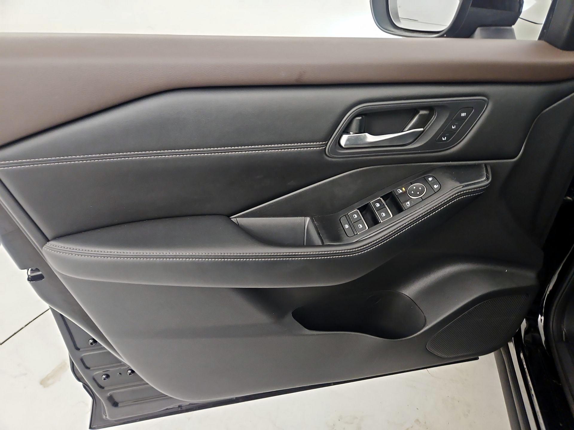 Thumbnail: 2023 Nissan Rogue - 12