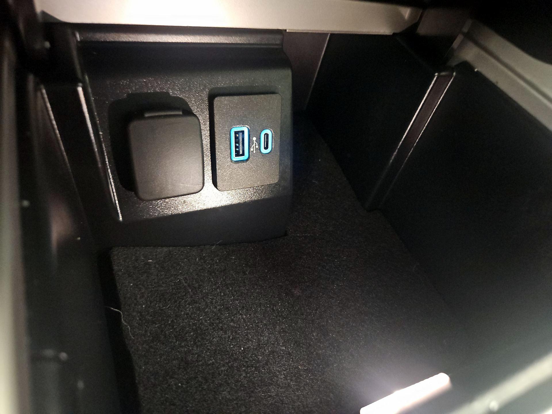 Thumbnail: 2022 Ford Explorer - 19