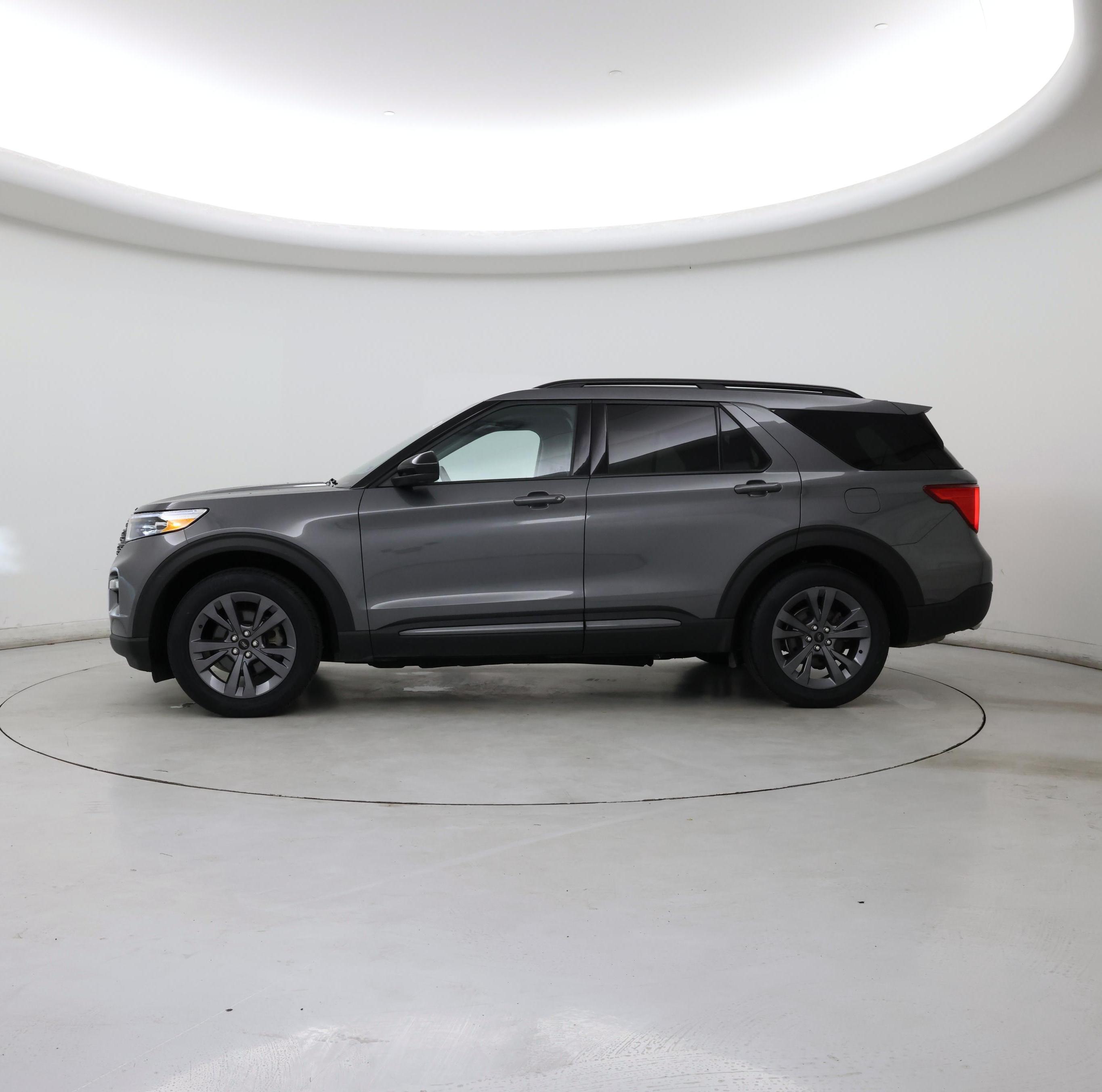 Thumbnail: 2022 Ford Explorer - 3