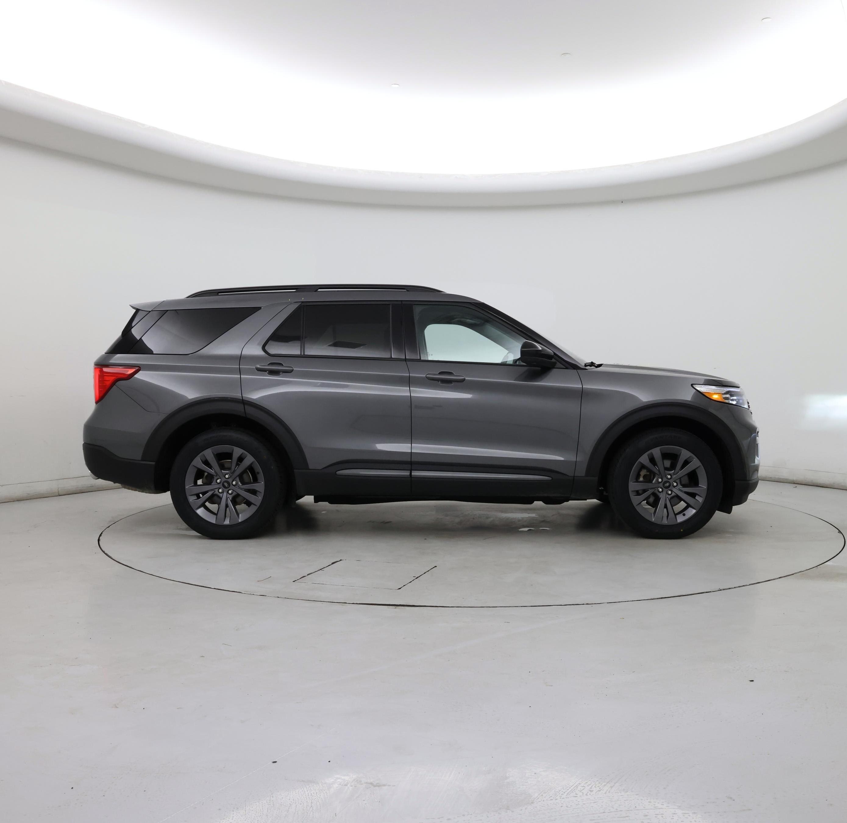 Thumbnail: 2022 Ford Explorer - 7