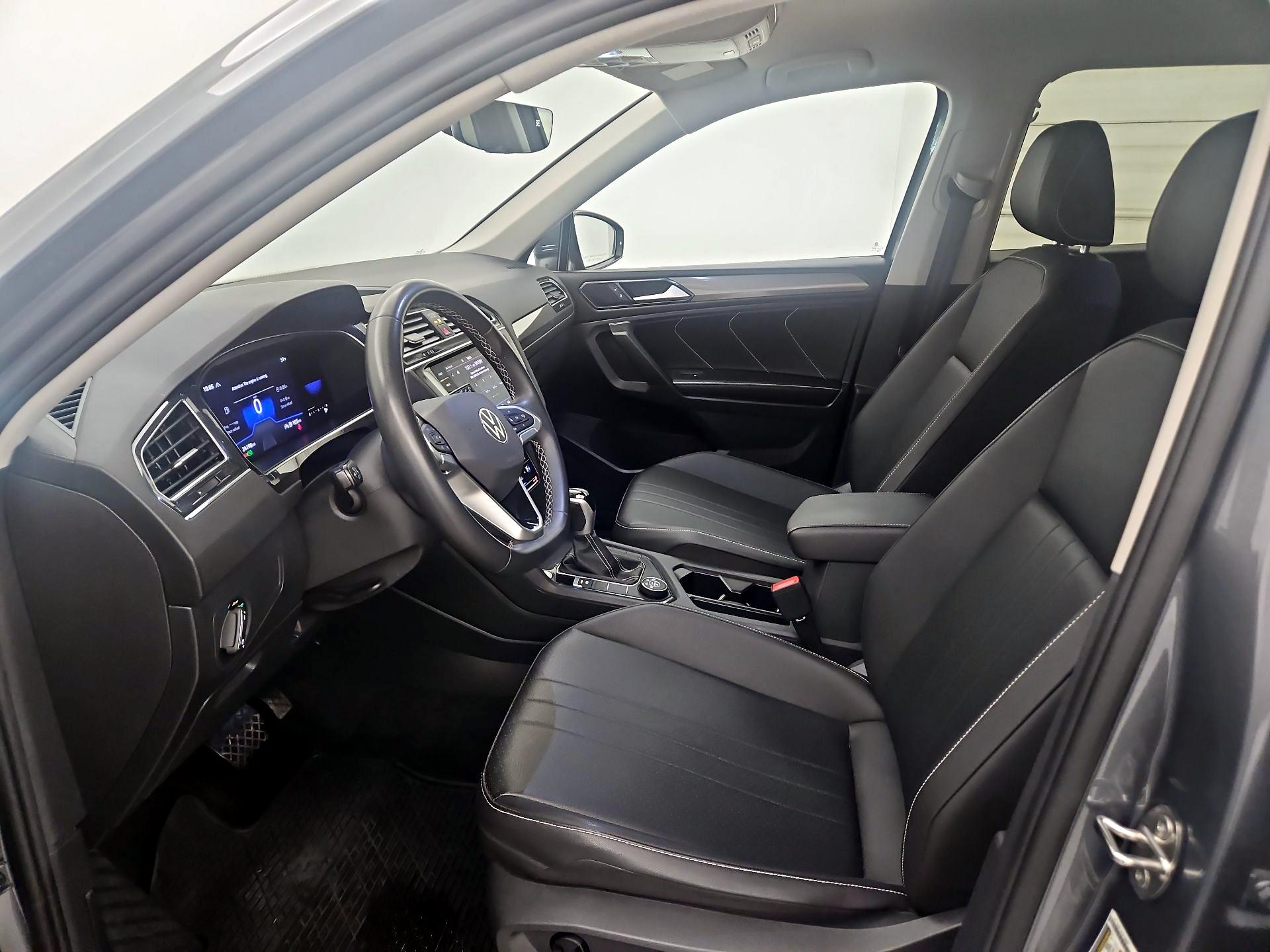 Thumbnail: 2023 Volkswagen Tiguan - 11